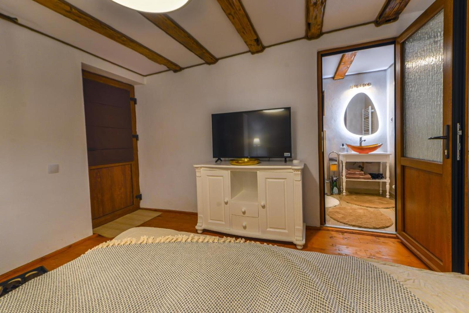 King Room - Disability Access - Photo 5