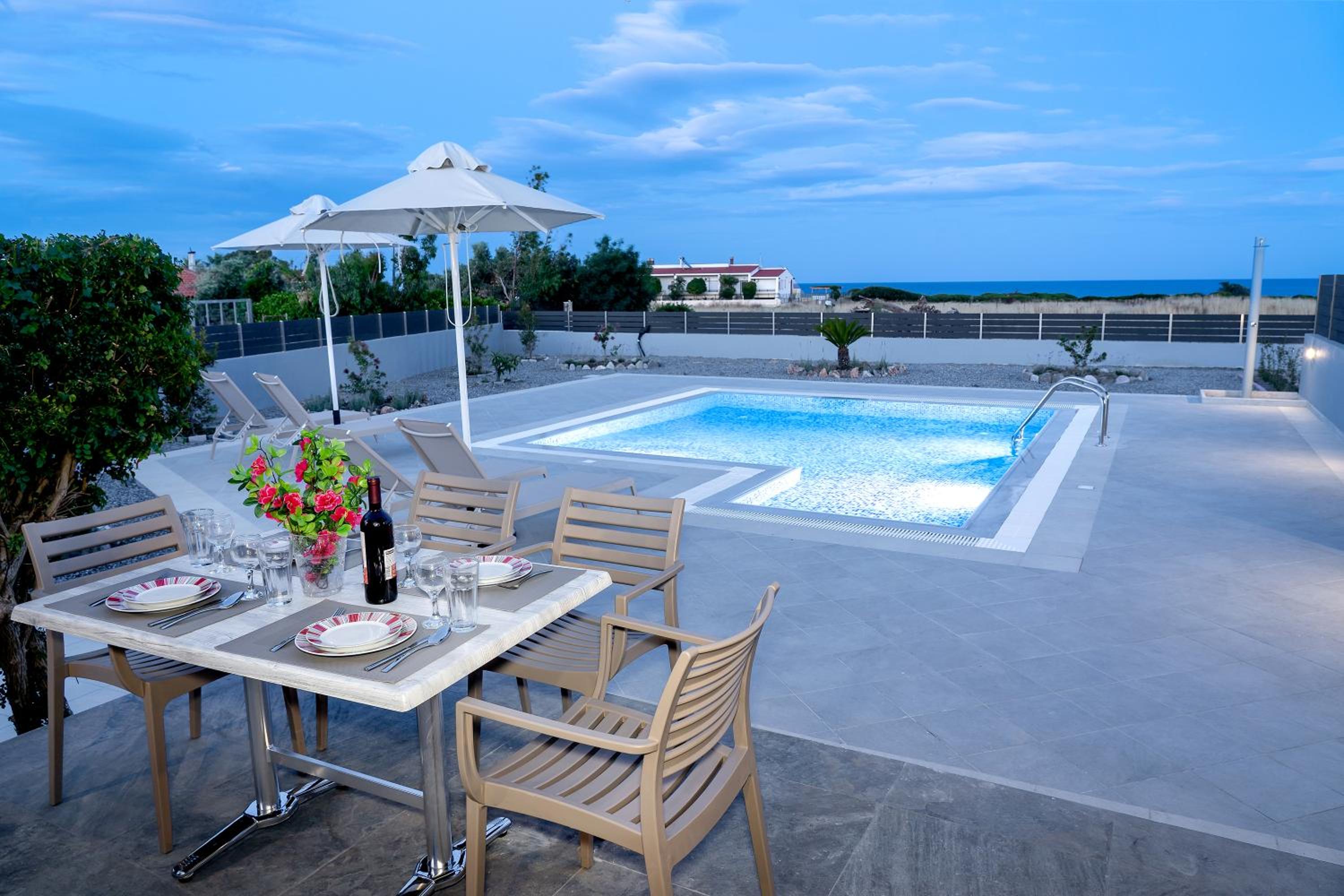 Suite with Private Pool - Photo 13