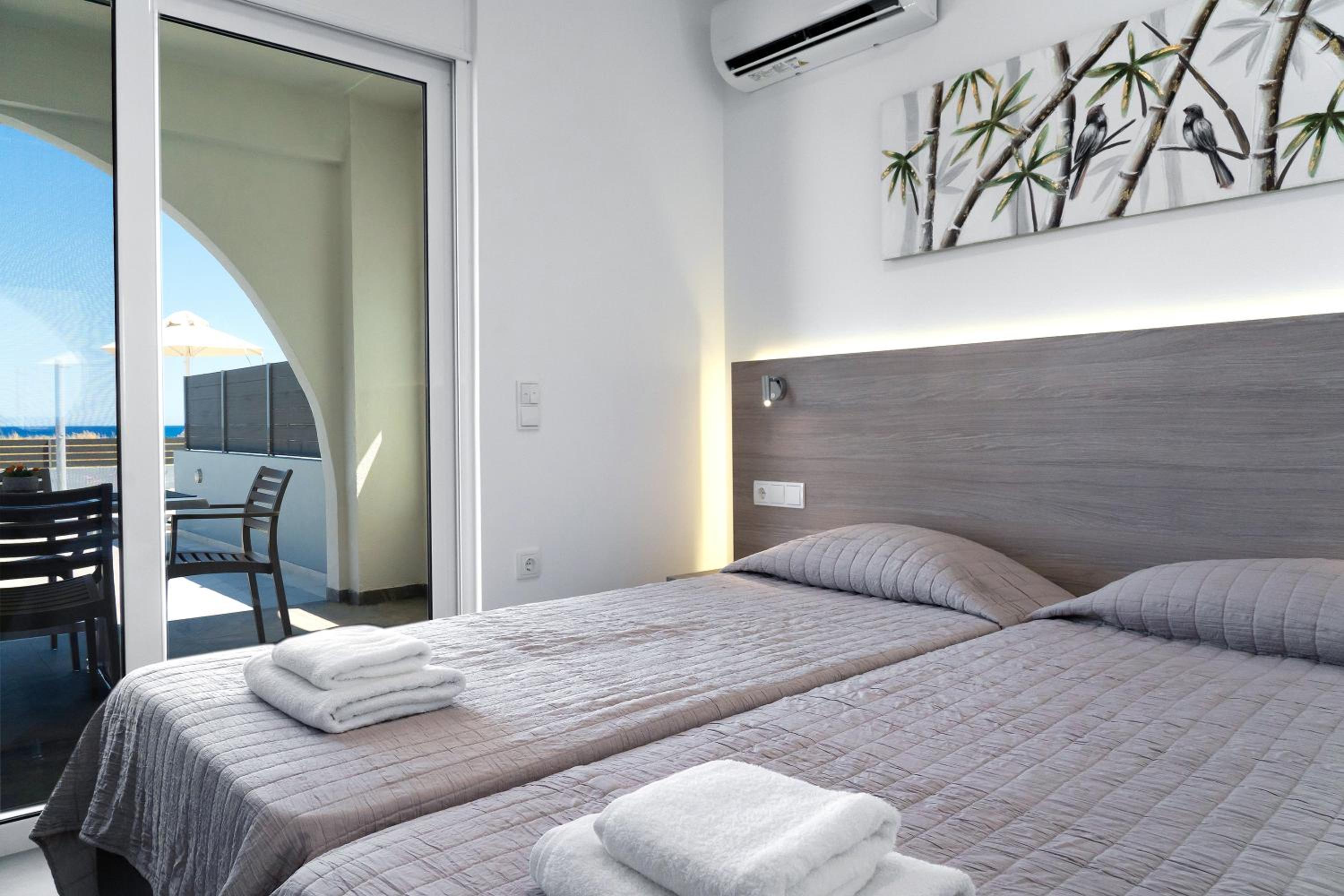 Suite with Private Pool - Photo 17