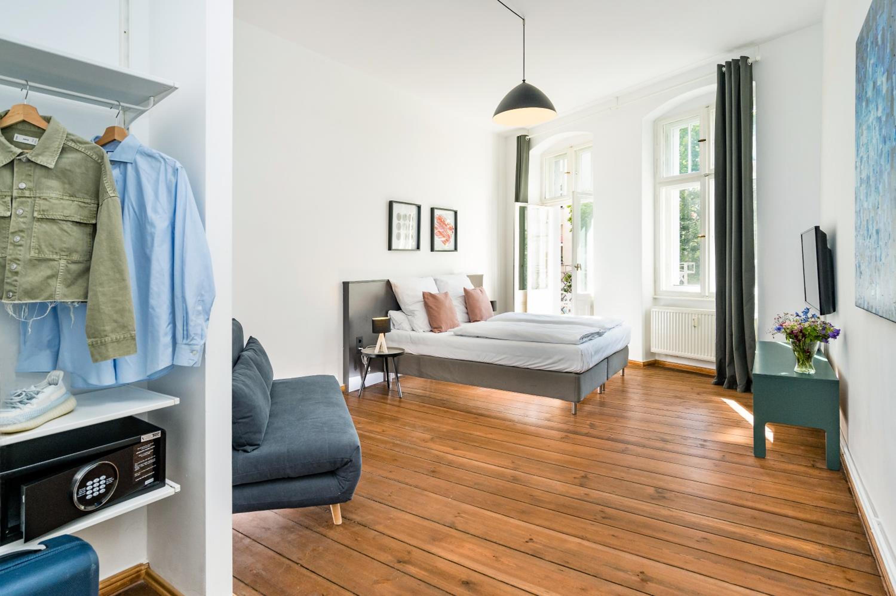 One-Bedroom Apartment with Balcony photo 1