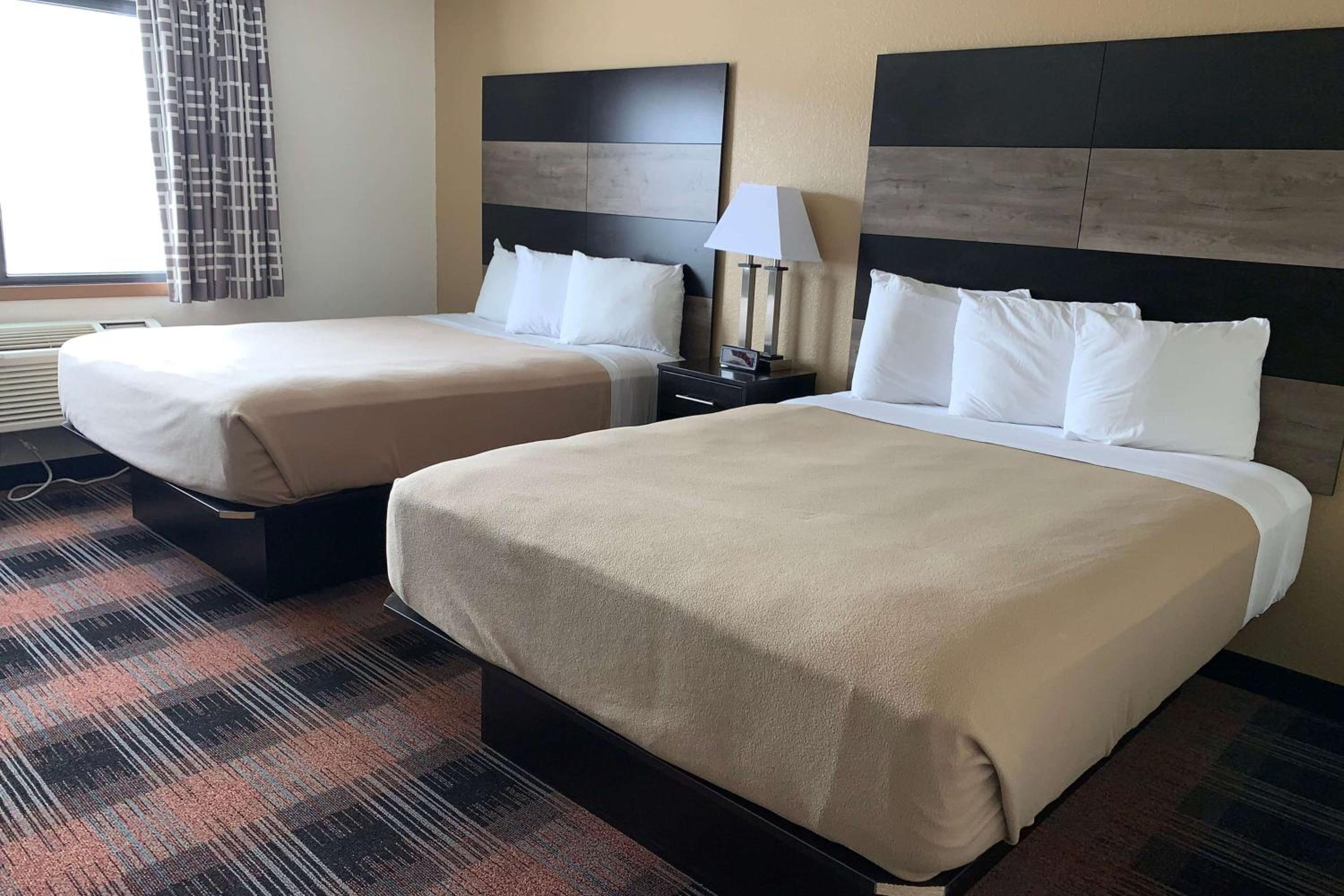 Queen Room with Two Queen Beds - Non-Smoking - Photo 1