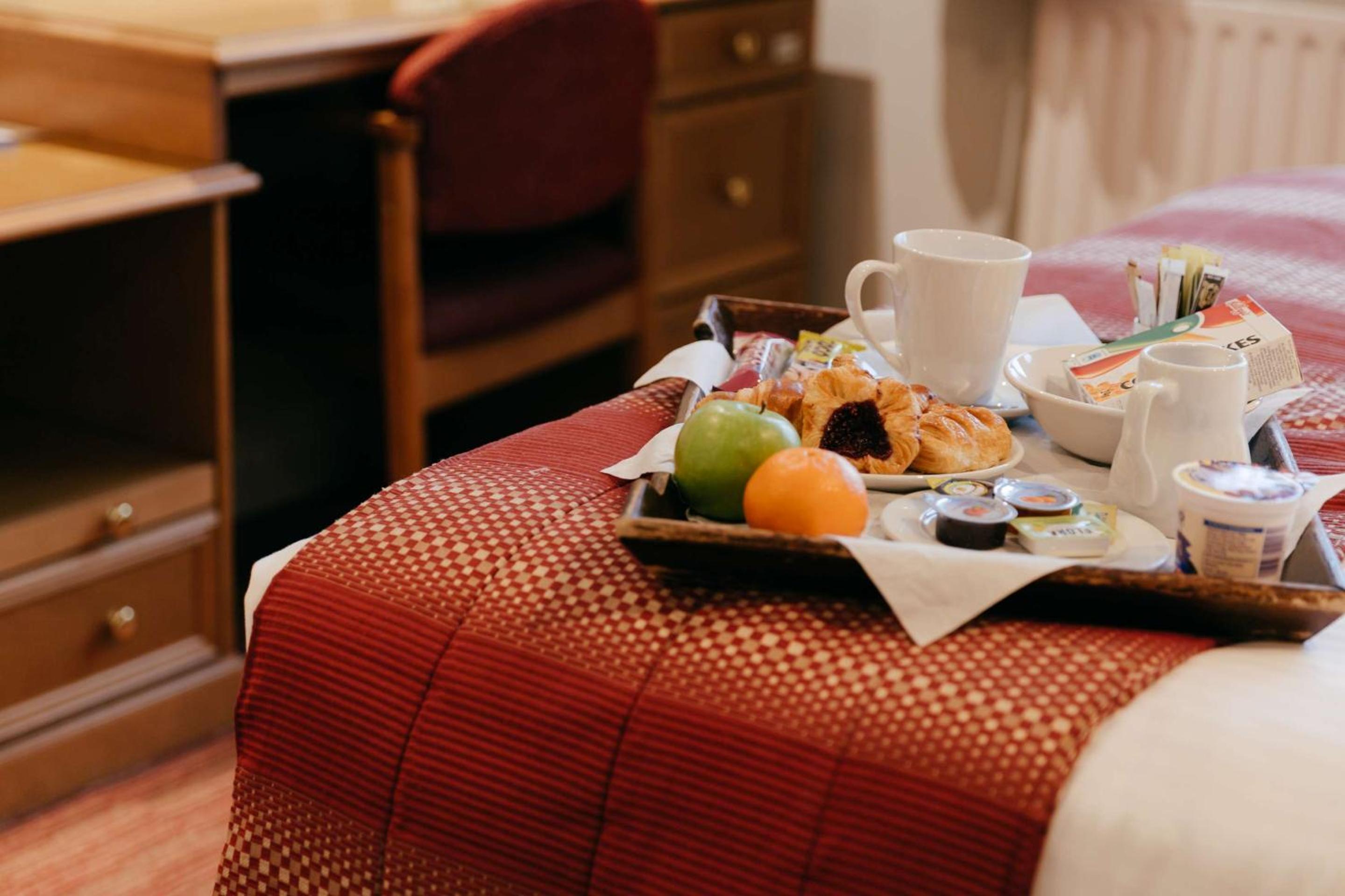 Small Double Room with Double Bed - Non-Smoking - Photo 4