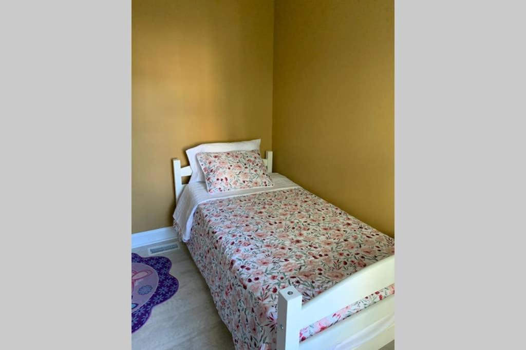 Two-Bedroom House - Photo 19
