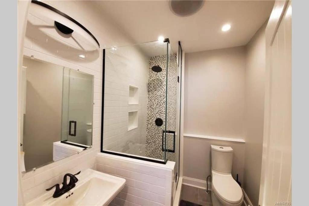 Two-Bedroom House - Photo 2