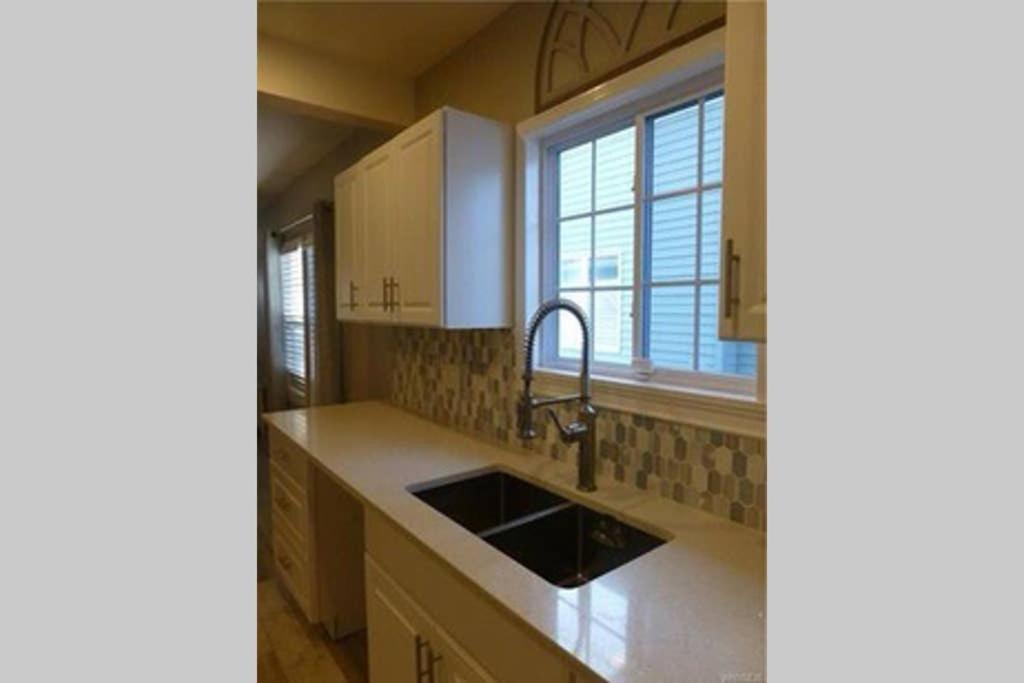 Two-Bedroom House - Photo 3