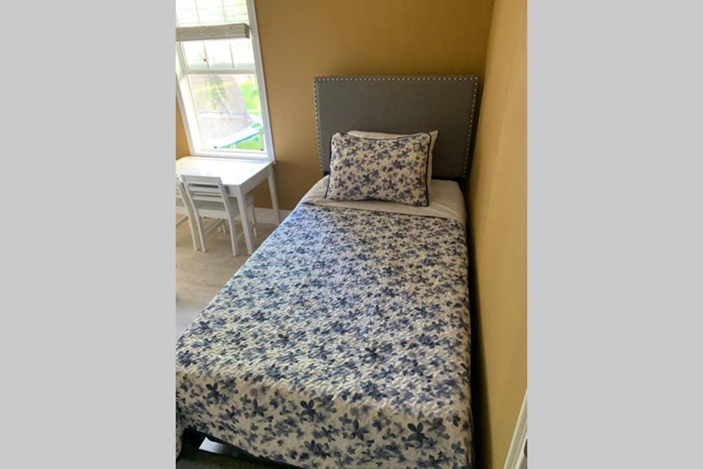 Two-Bedroom House - Photo 17