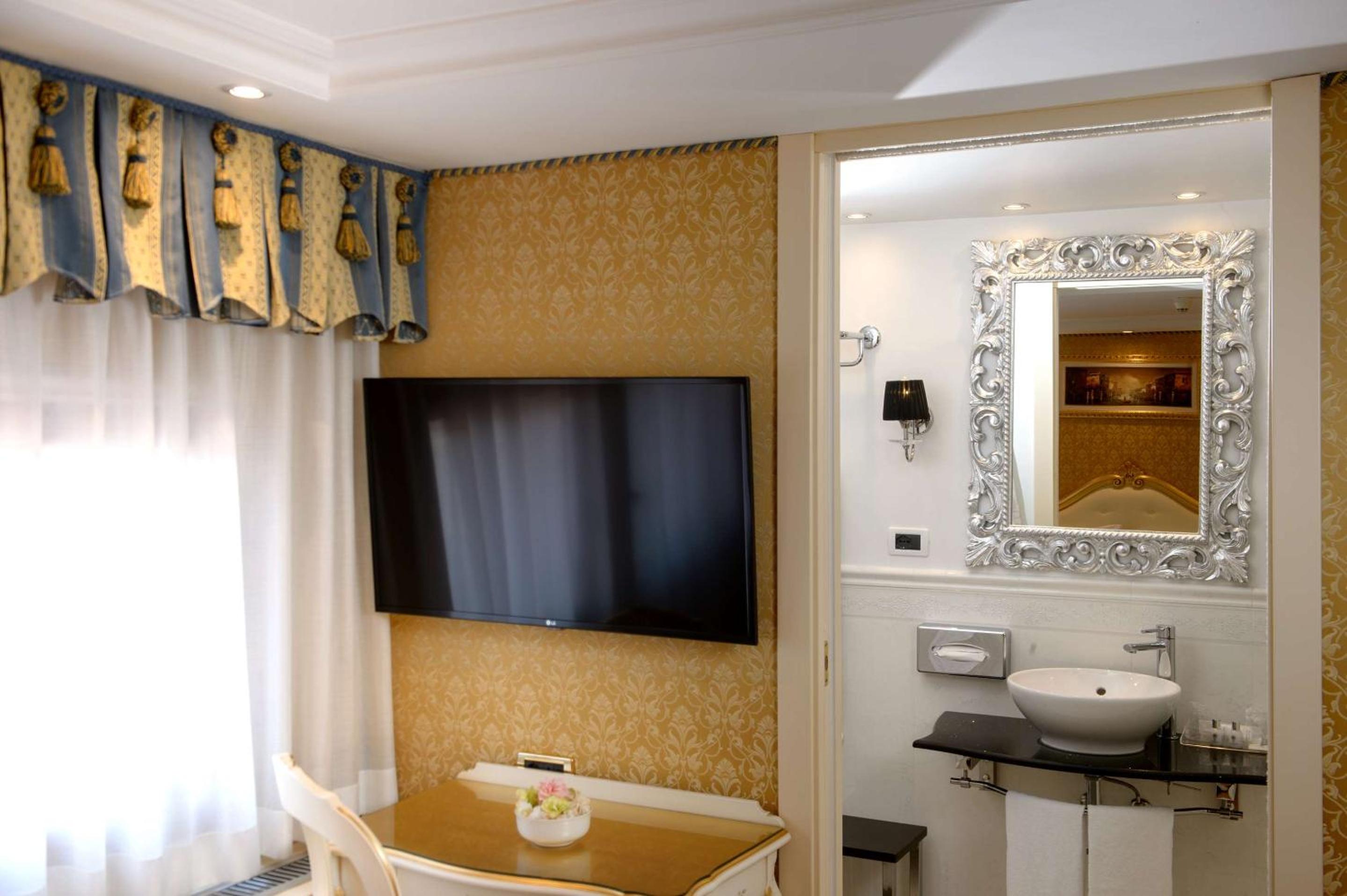 Double Room with Double Bed - Annex/Non-Smoking