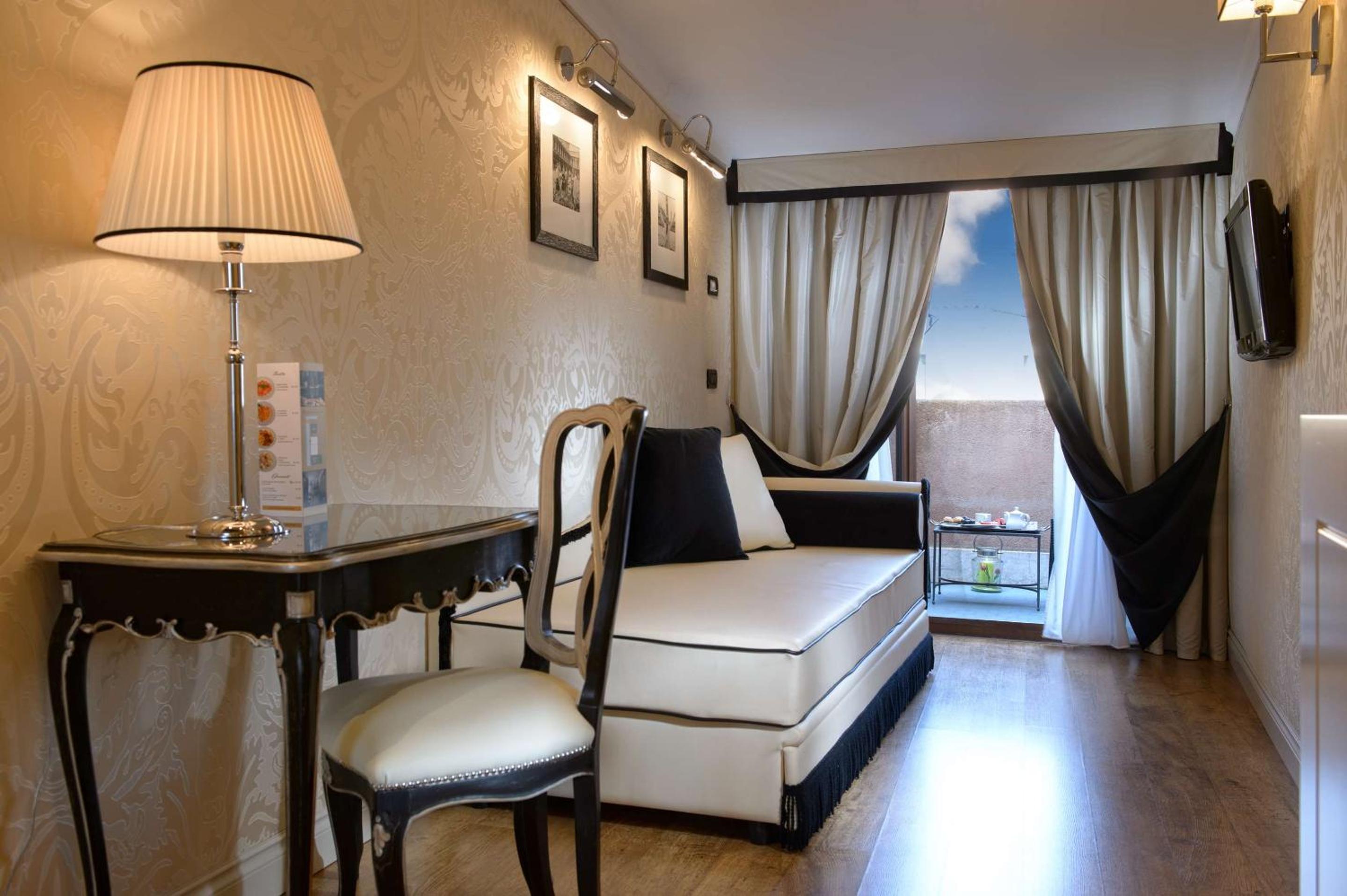 Premium Queen Room with Queen Bed - Non-Smoking
