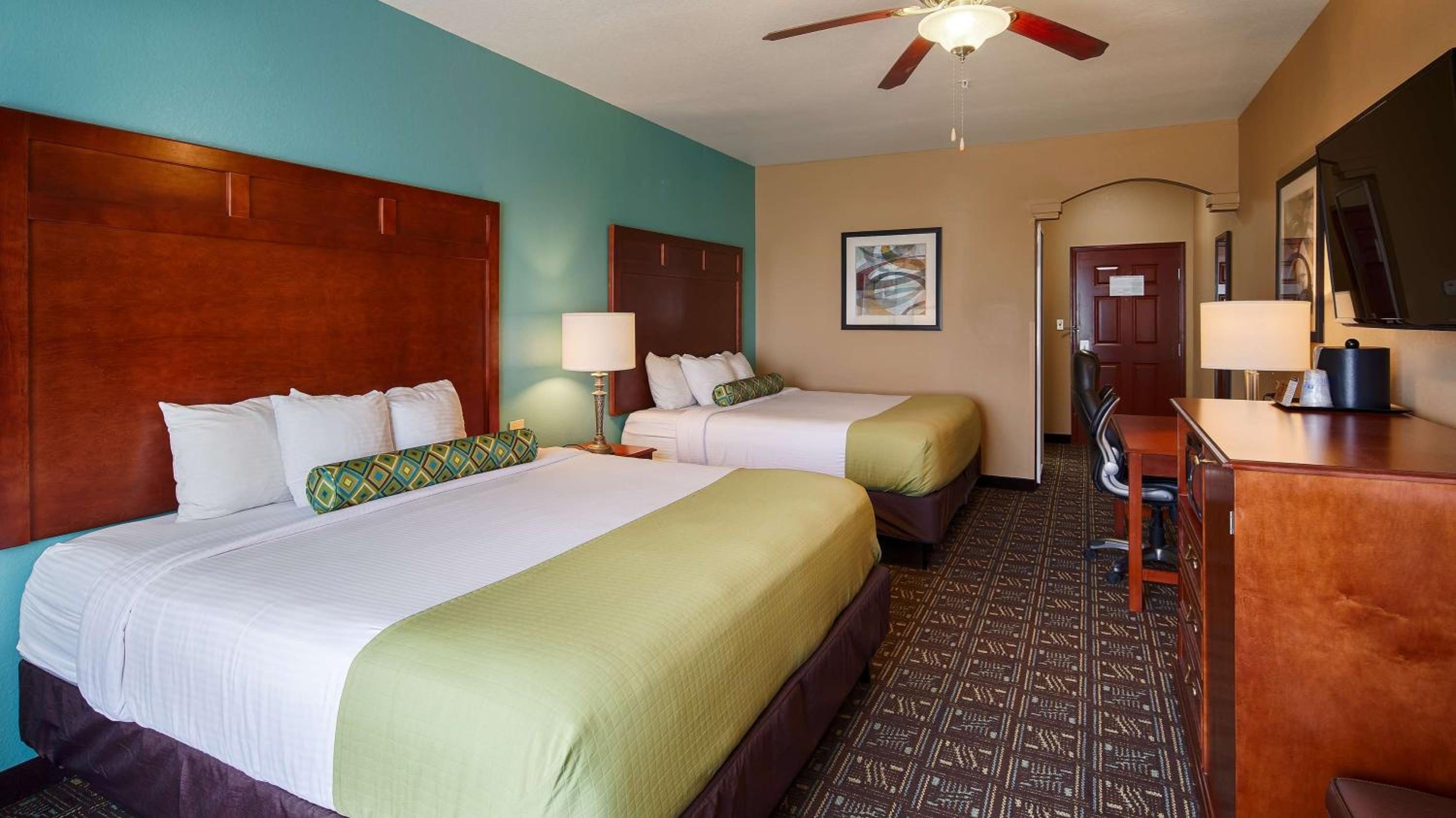 King Room with Two King Beds and Bath Tub - Disability Access/First Floor/Non-Smoking