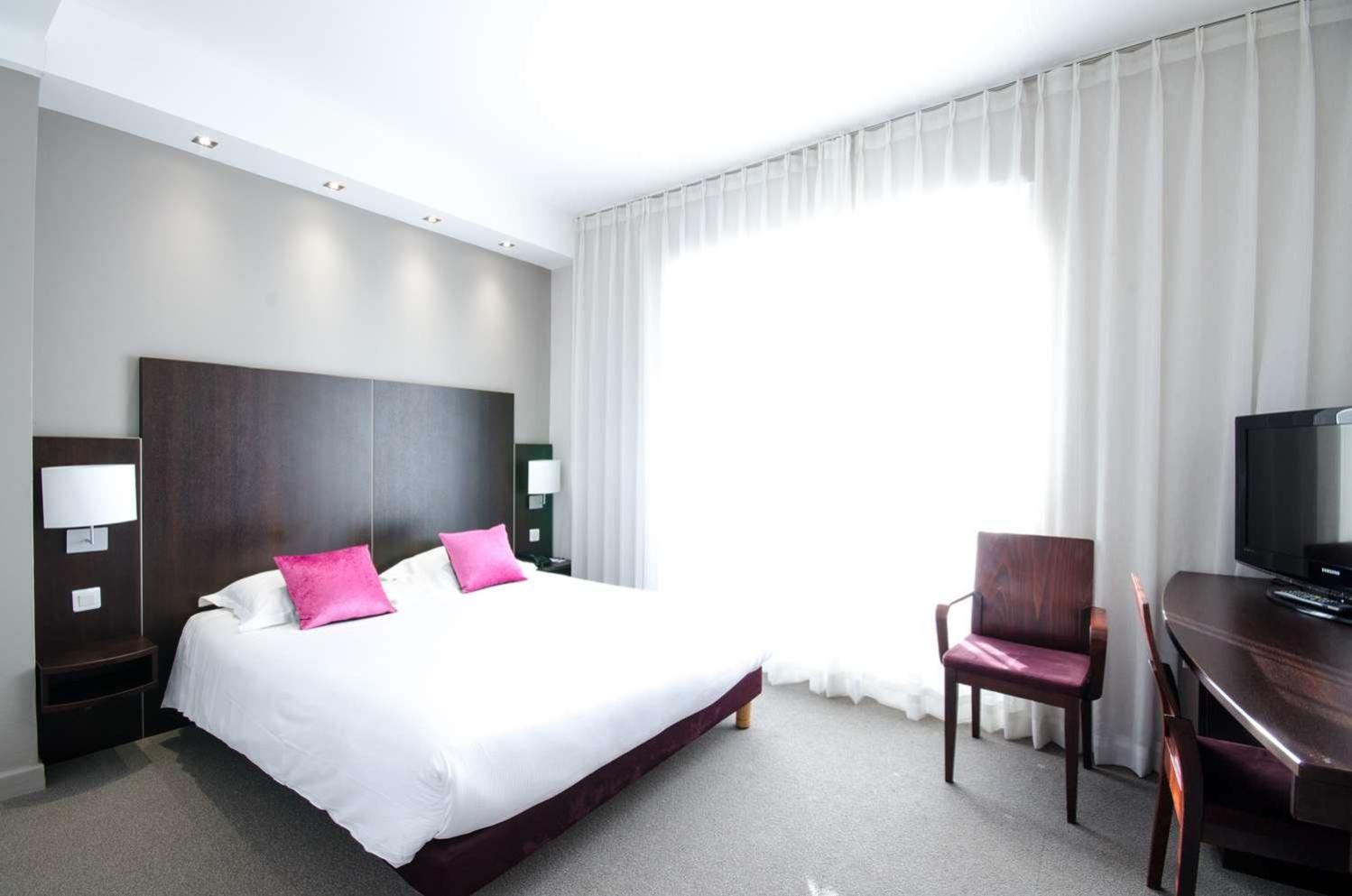 Comfort Queen Room - Non-Smoking  - Photo 21