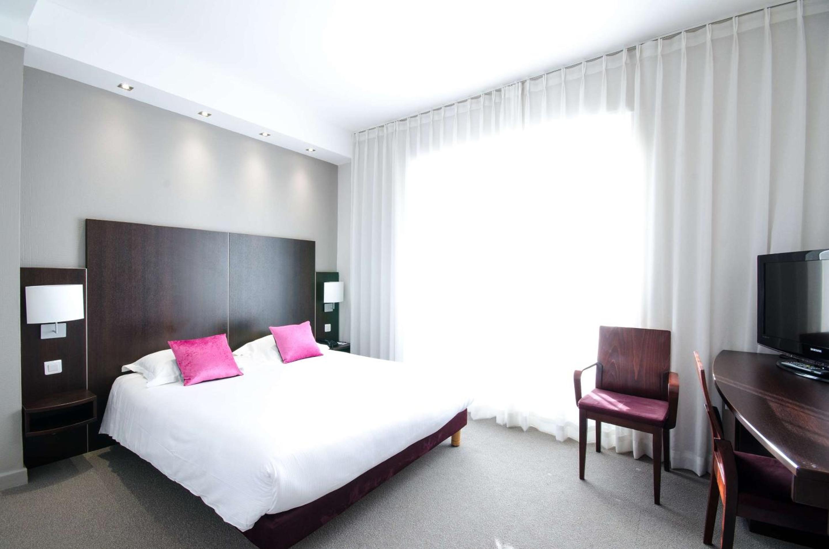 Comfort Queen Room - Non-Smoking  - Photo 25