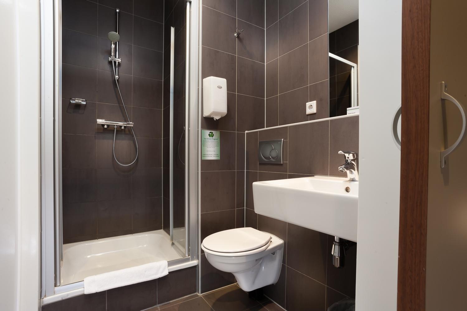 Double Room with Two Single Beds - Photo 8