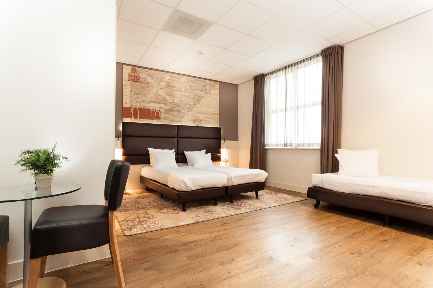 Triple Room with Three Single Beds - Photo 4