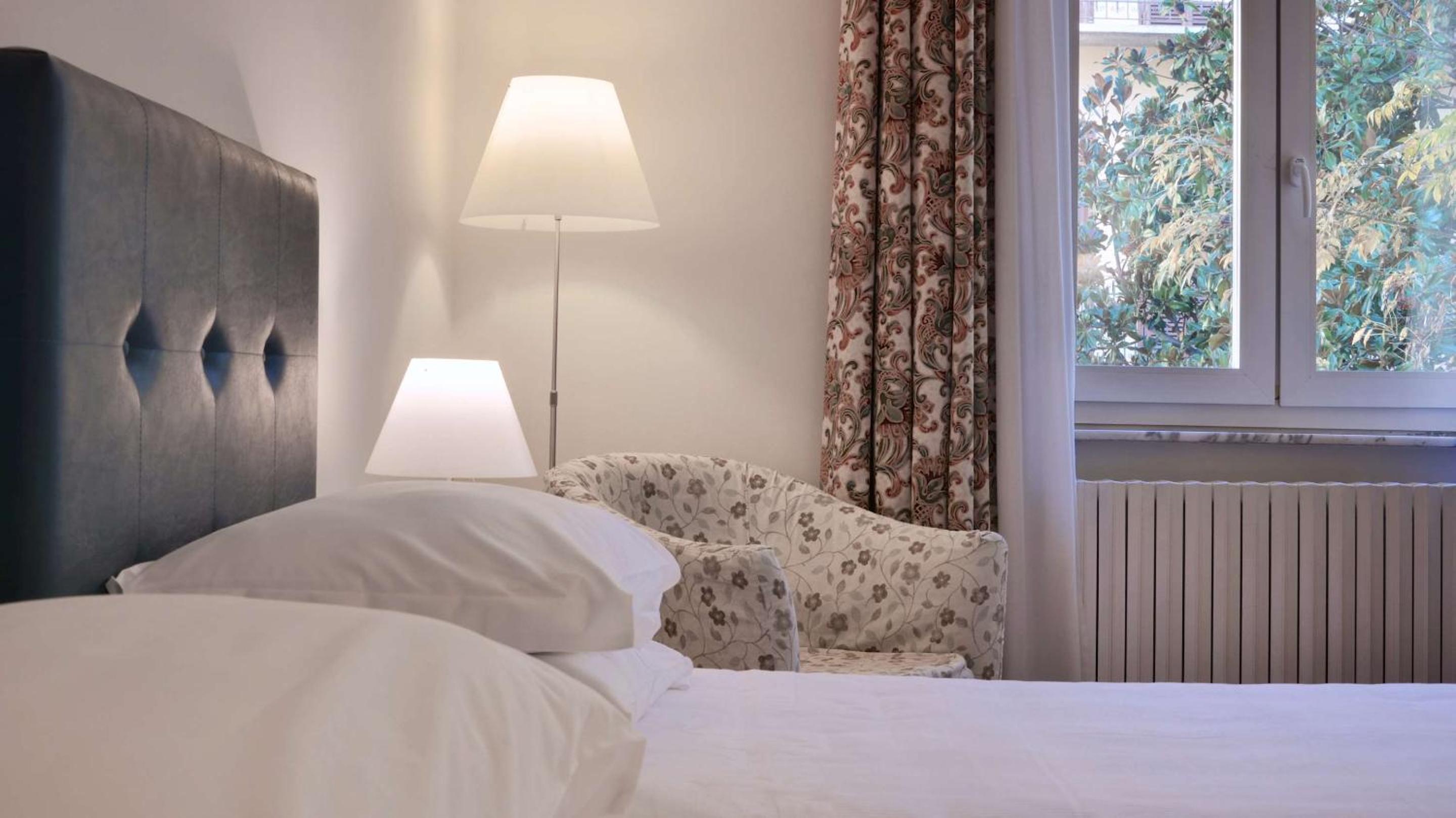Standard Queen Room - Photo 9
