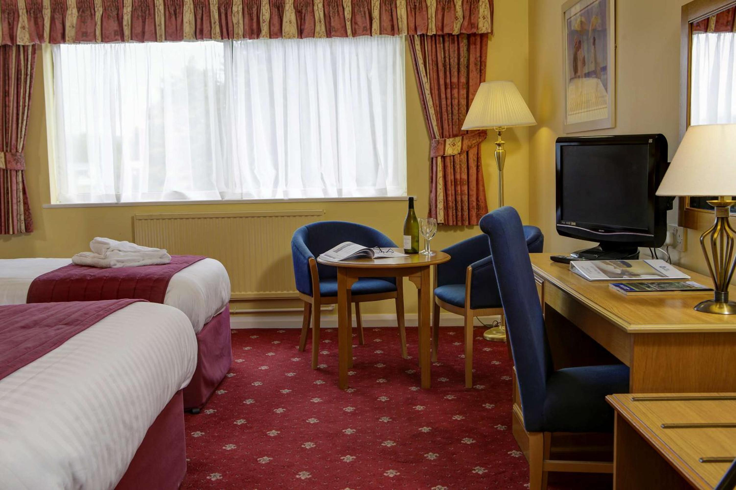 Standard Triple Room with 1 Double and 1 Twin Bed - Non-Smoking - Photo 2