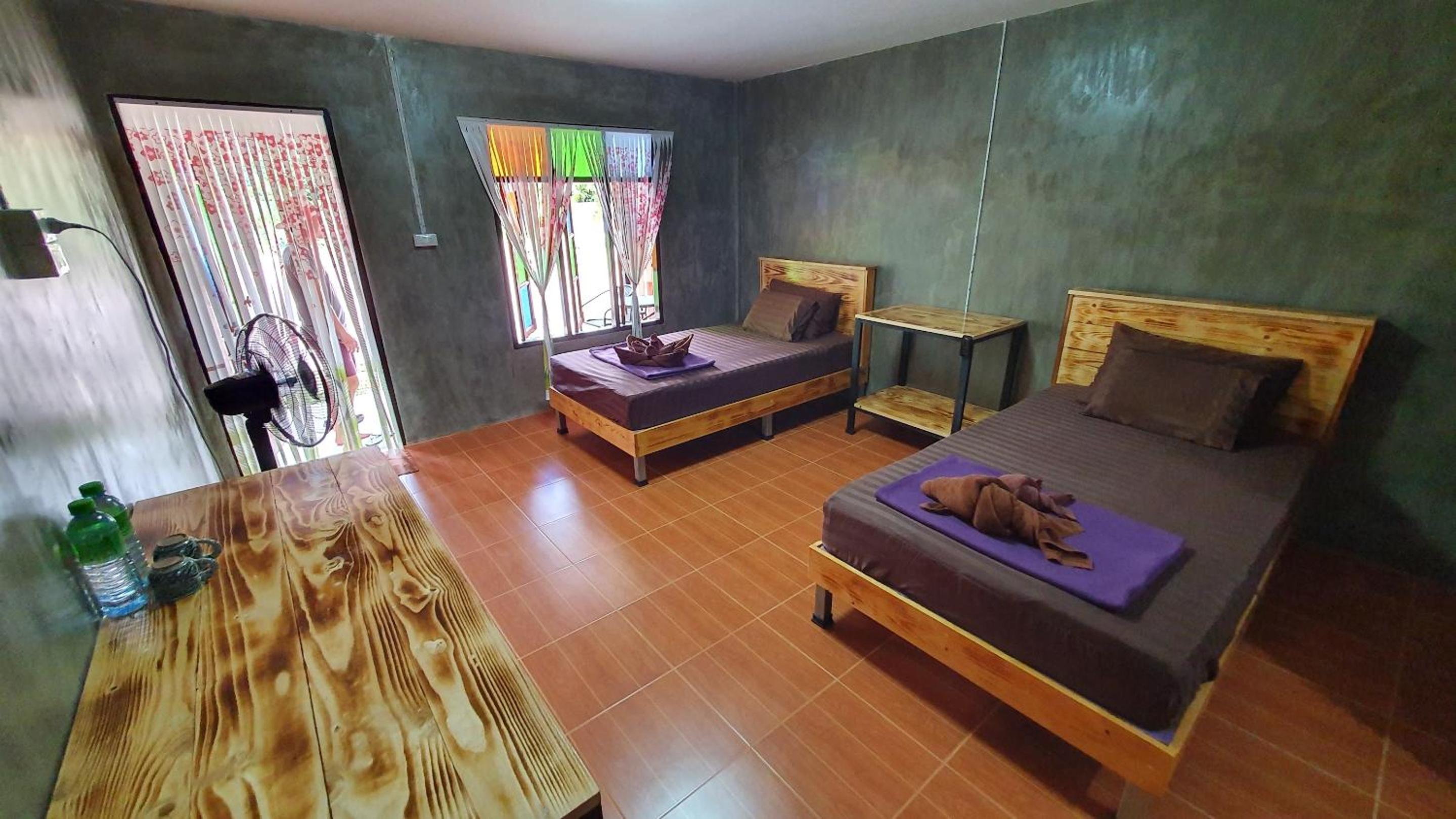 Twin Room with Balcony - Photo 4