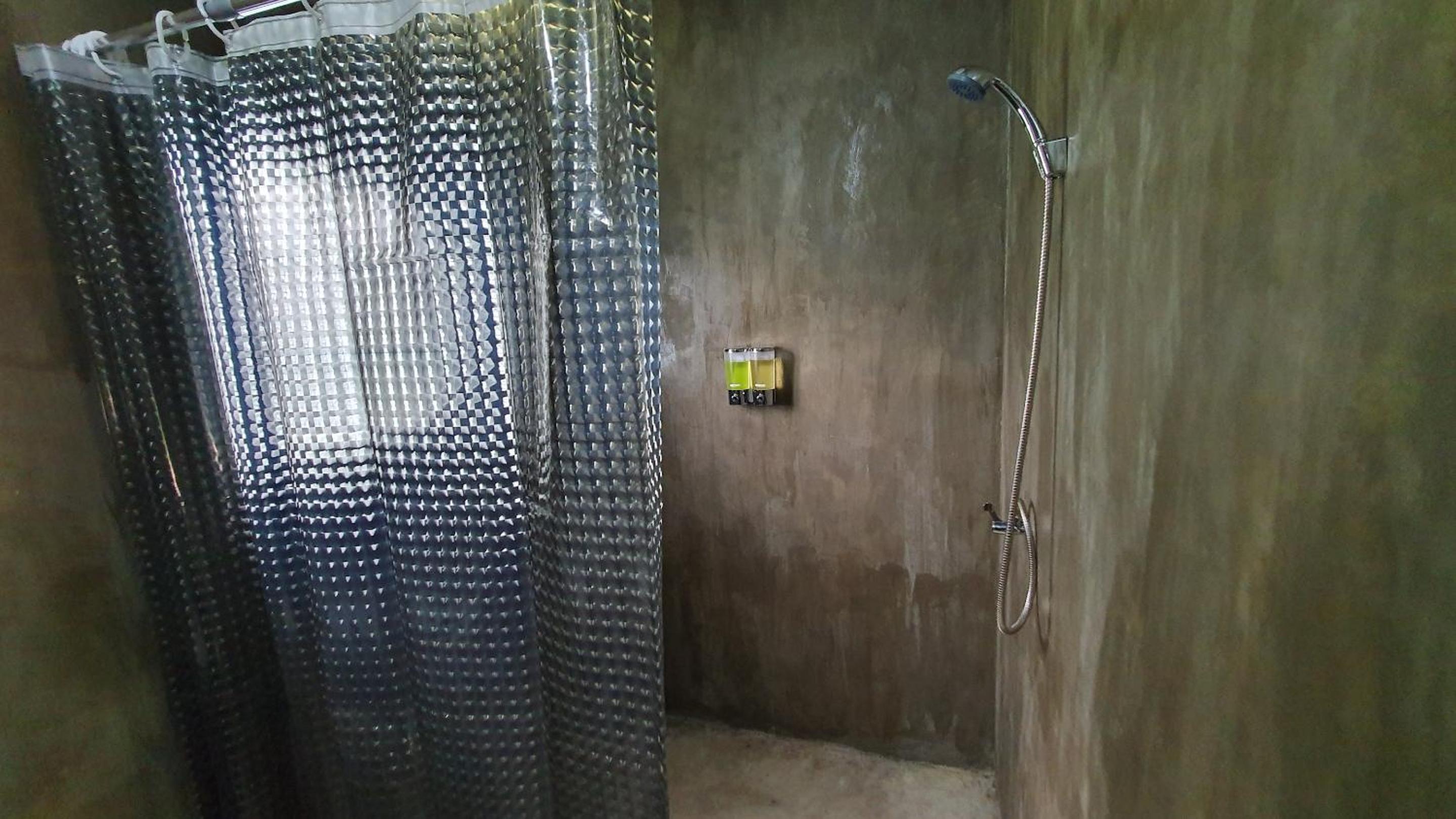 Twin Room with Balcony - Photo 2