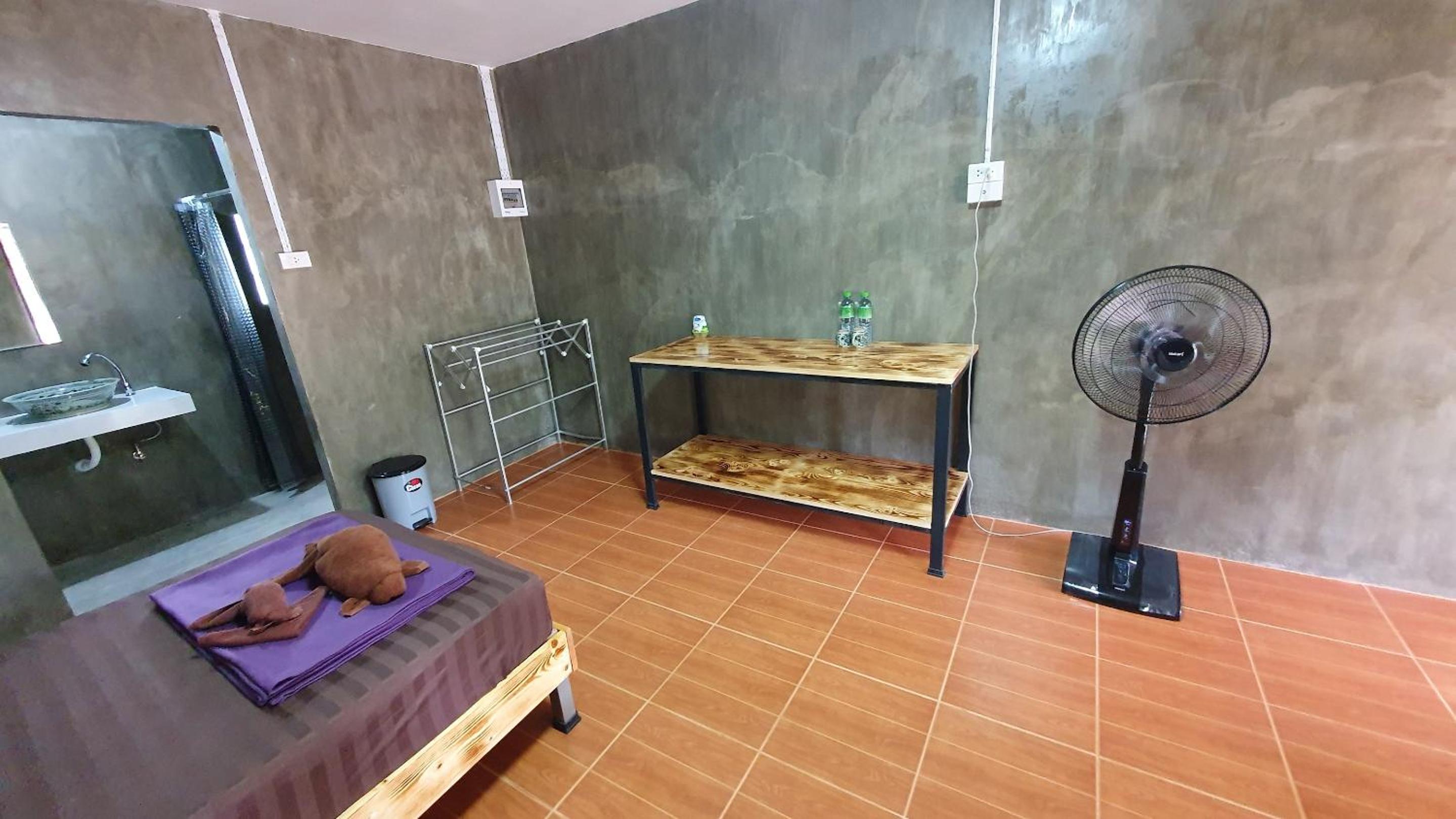 Twin Room with Balcony - Photo 7