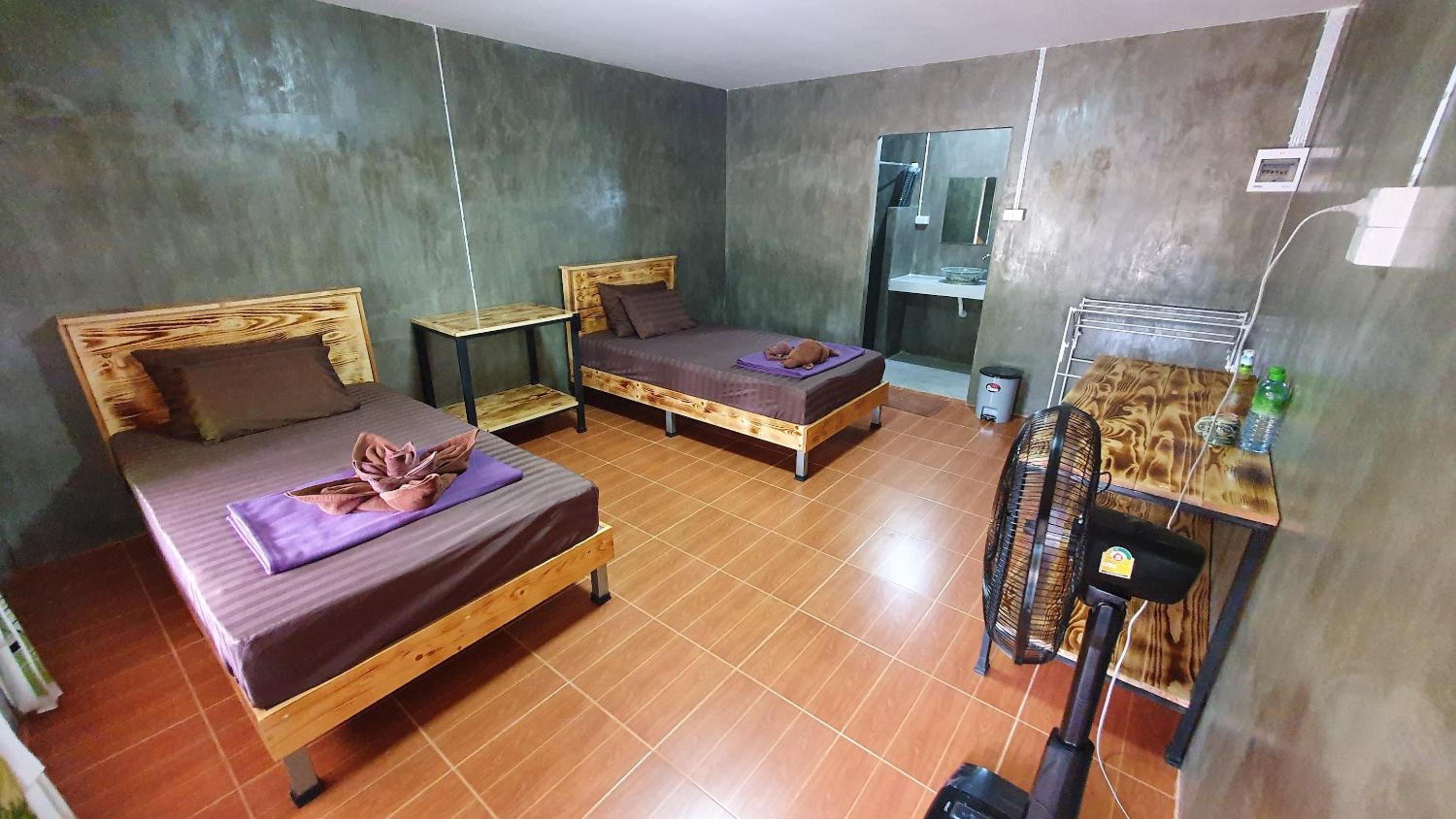 Twin Room with Balcony - Photo 1