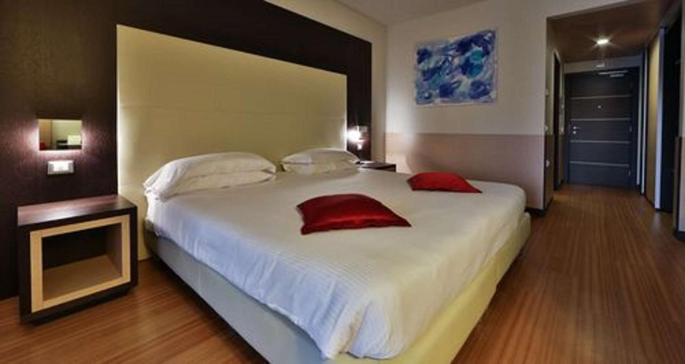 Comfort Queen Room - Non-Smoking  - Photo 7