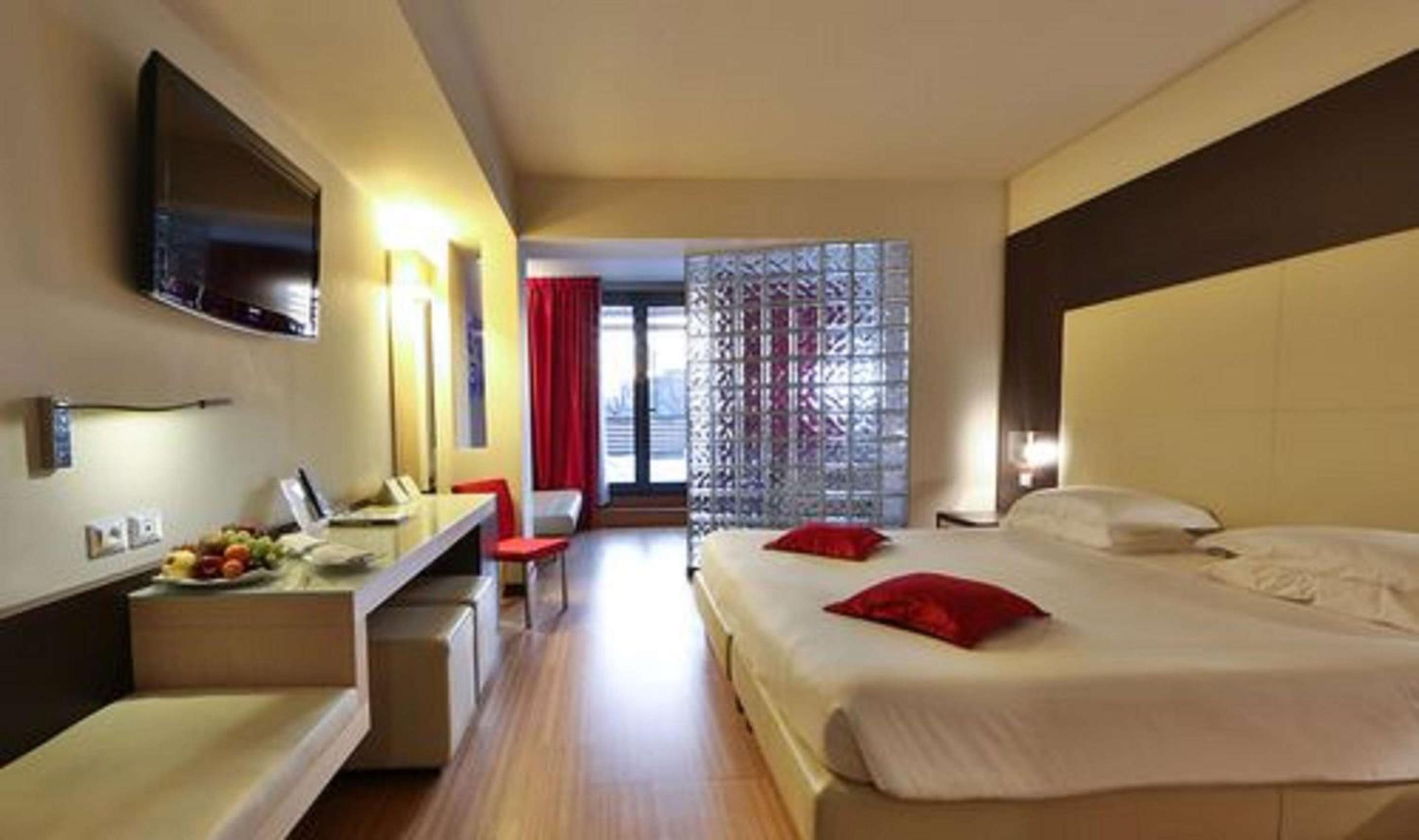Junior King Suite - Photo 5