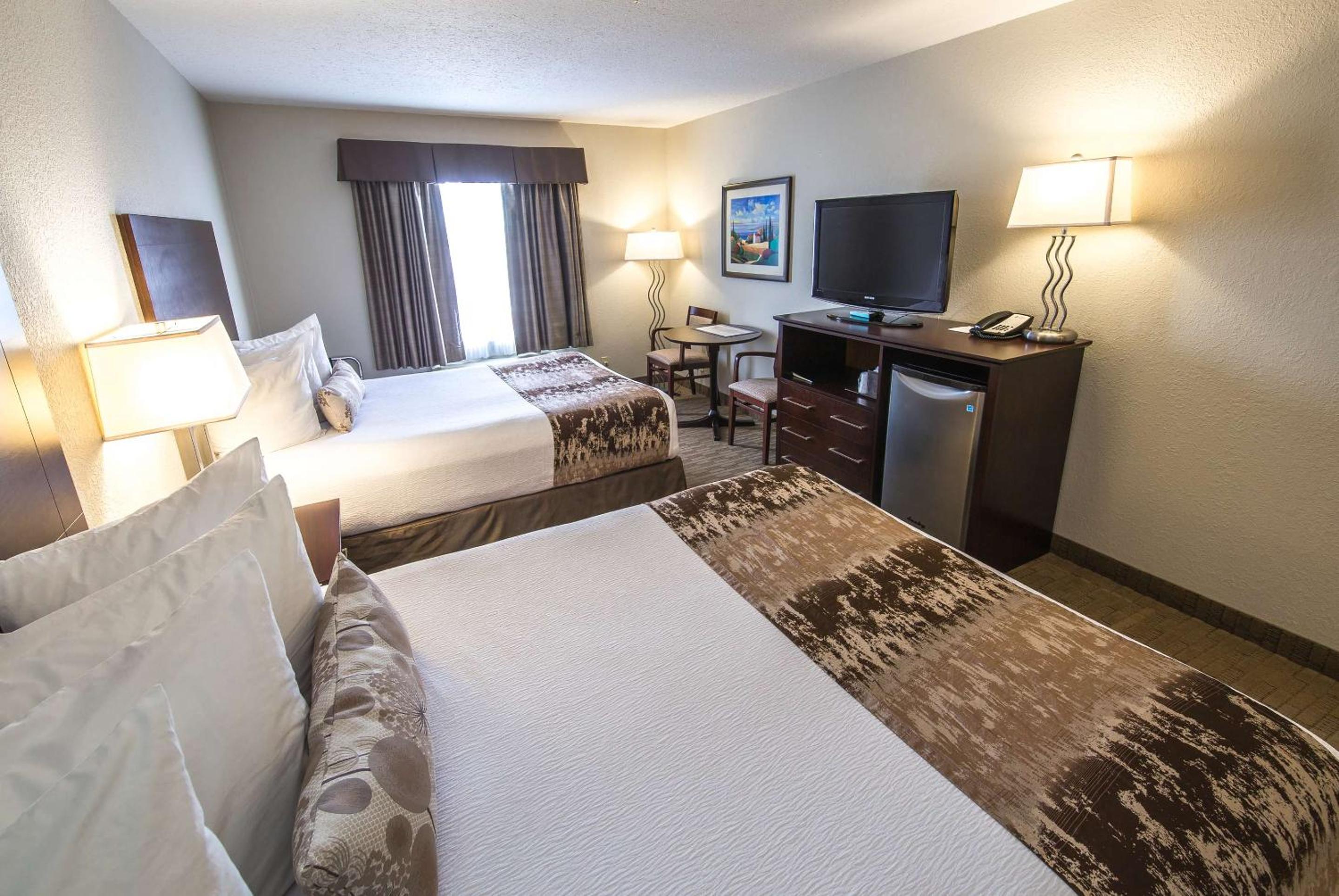 Queen Room with Two Queen Beds - Non-Smoking - Photo 2