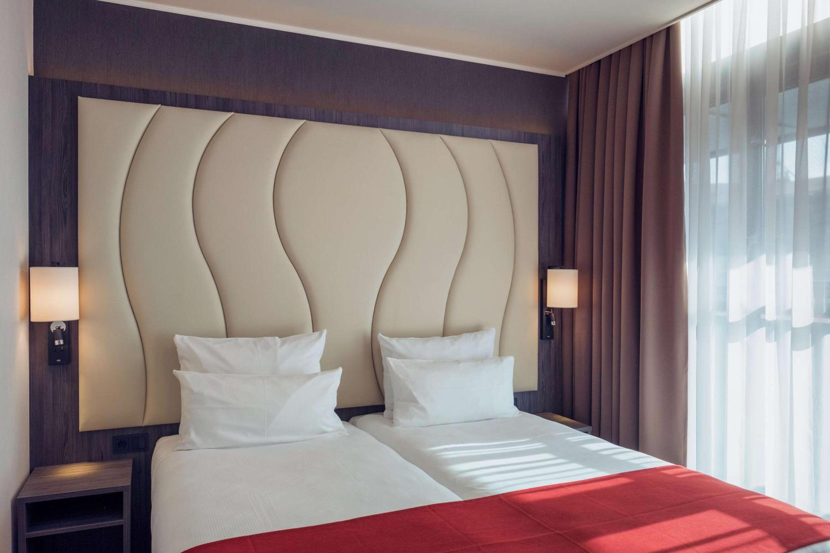 Double Room with 2 Single Beds - Photo 6