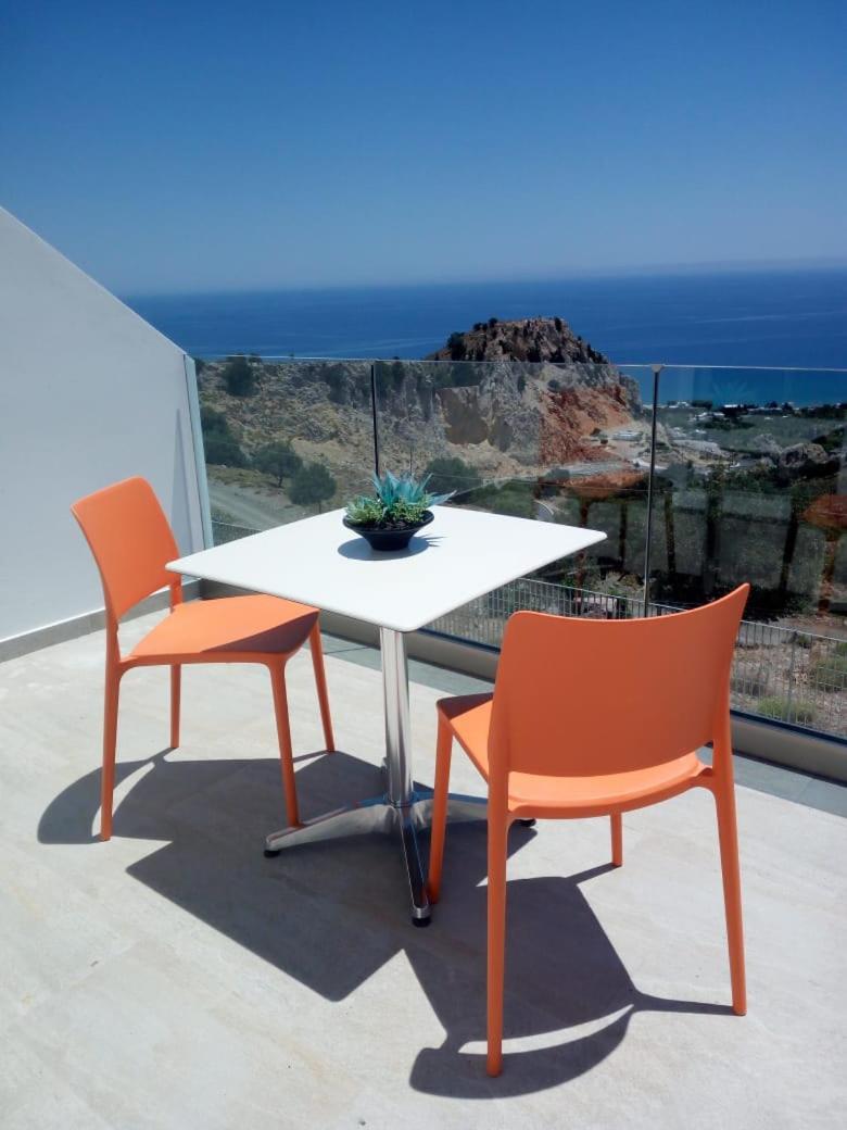 Deluxe Double Room with Balcony and Sea View photo 2