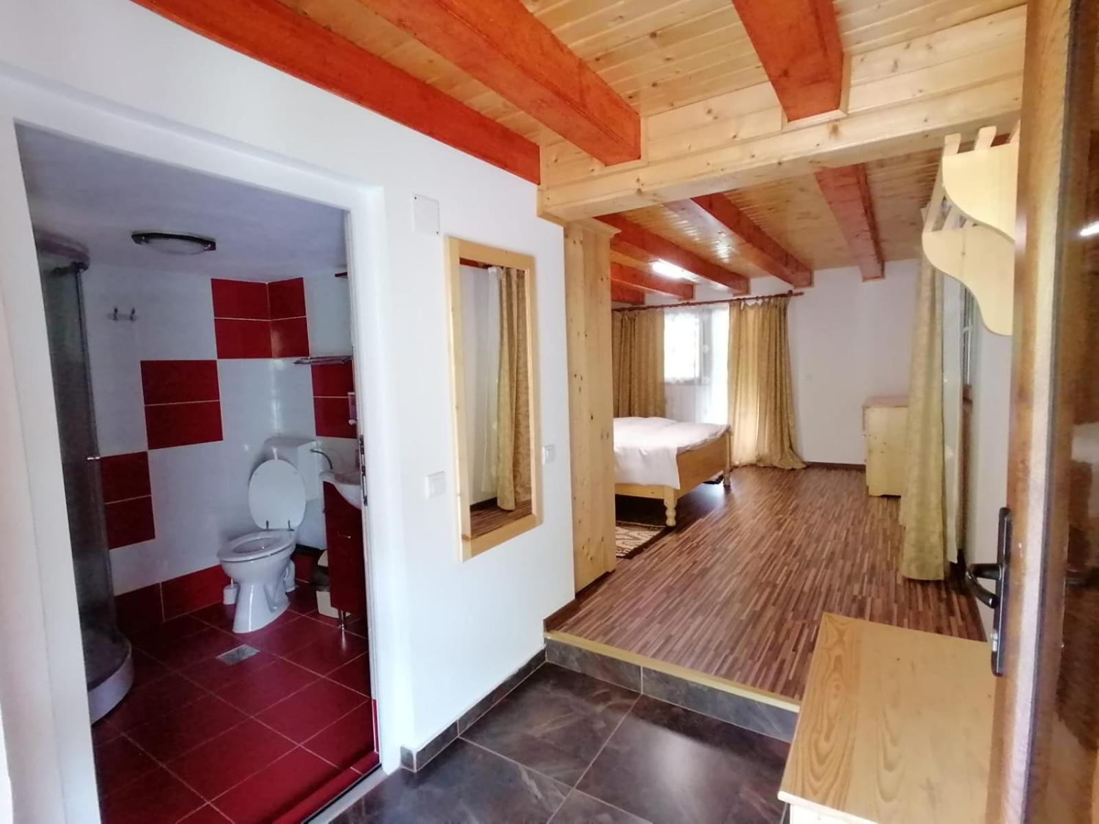 Double Room with Private Bathroom - Photo 1