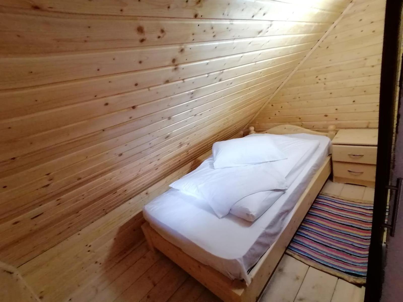 Quadruple Room with Shared Bathroom photo 1