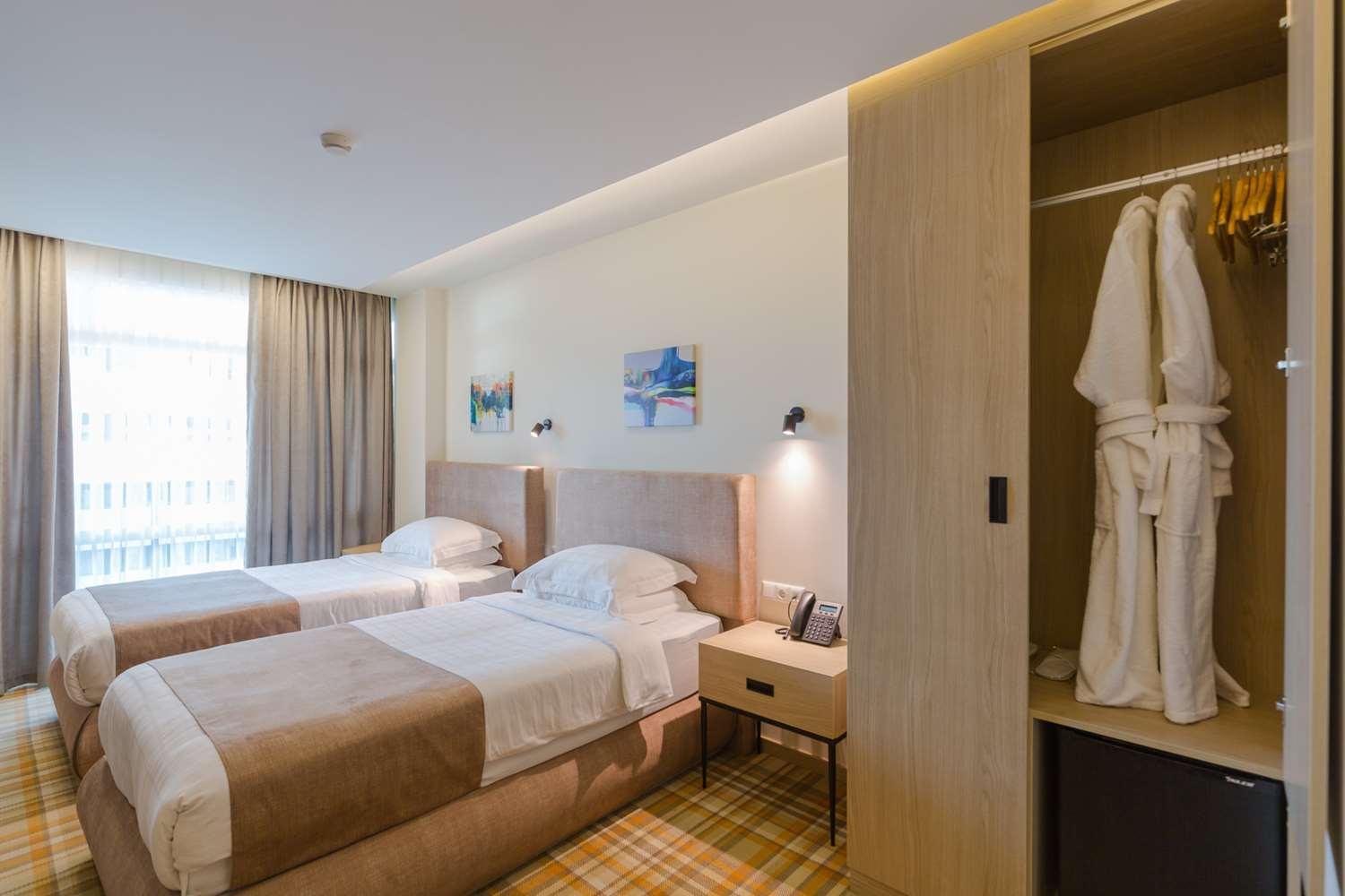 Twin Room with Balcony and Sea View photo 3