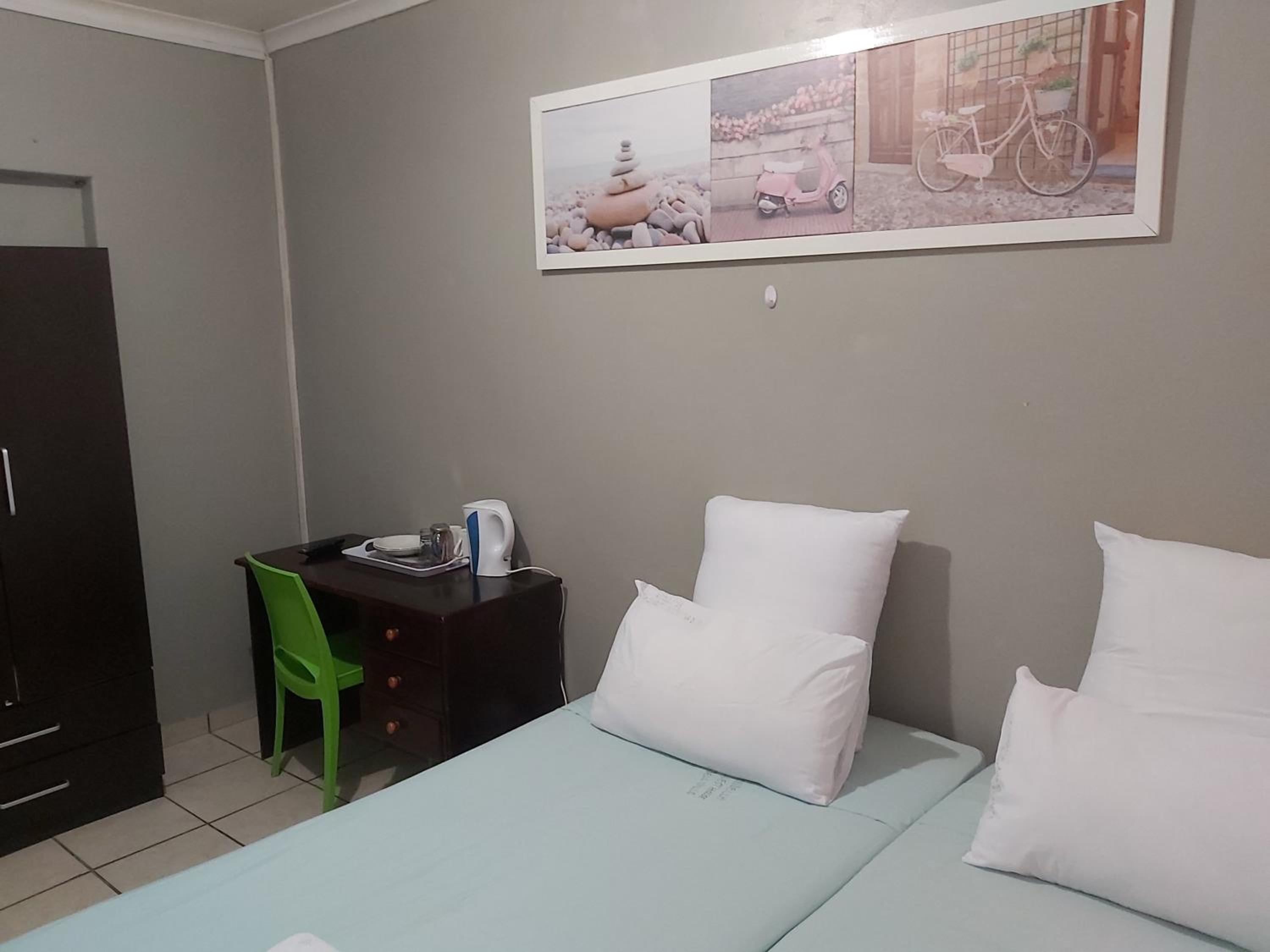 Double or Twin Room - Photo 6