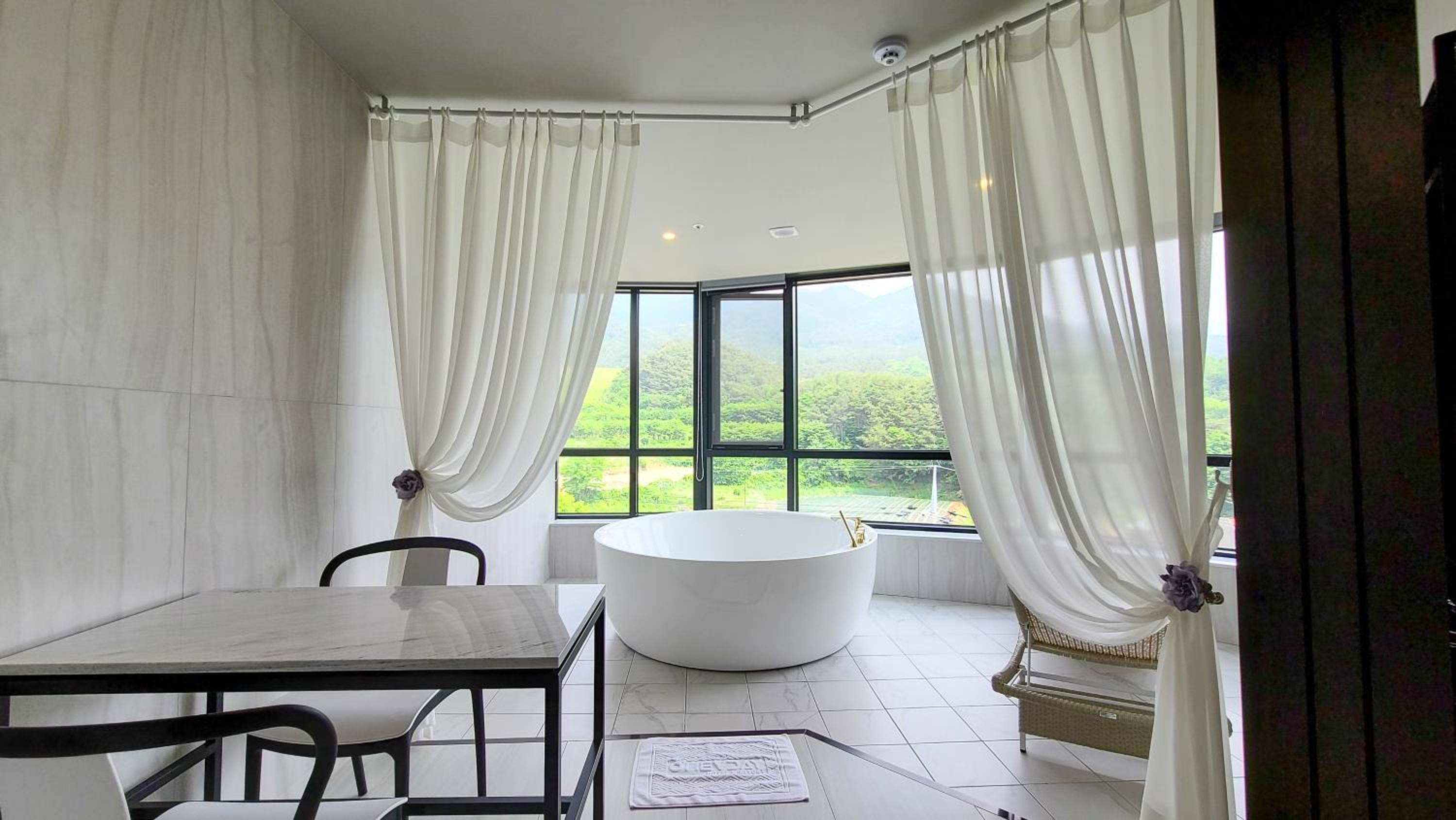 Superior King Suite - Photo 3