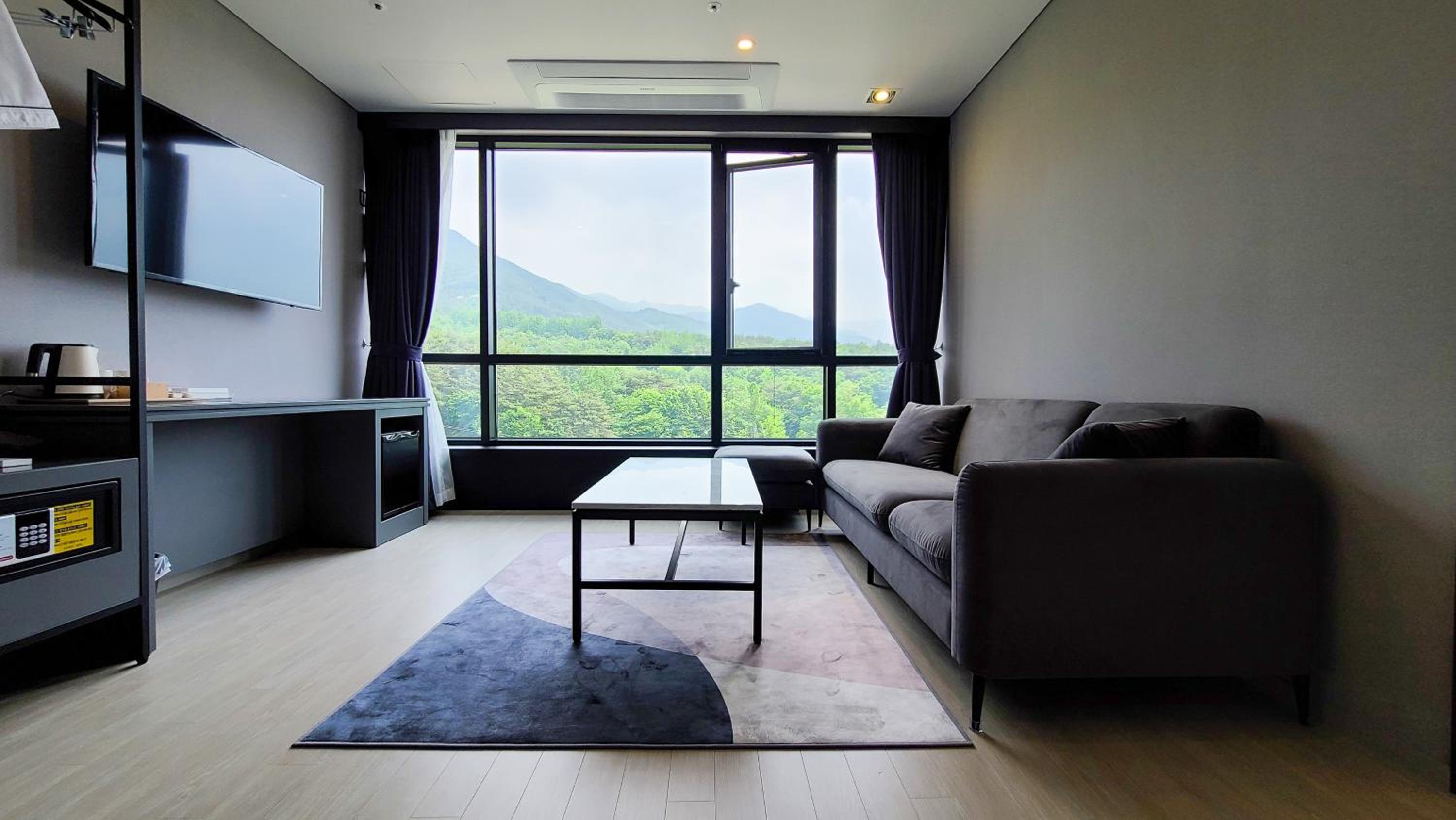 Superior King Suite - Photo 4