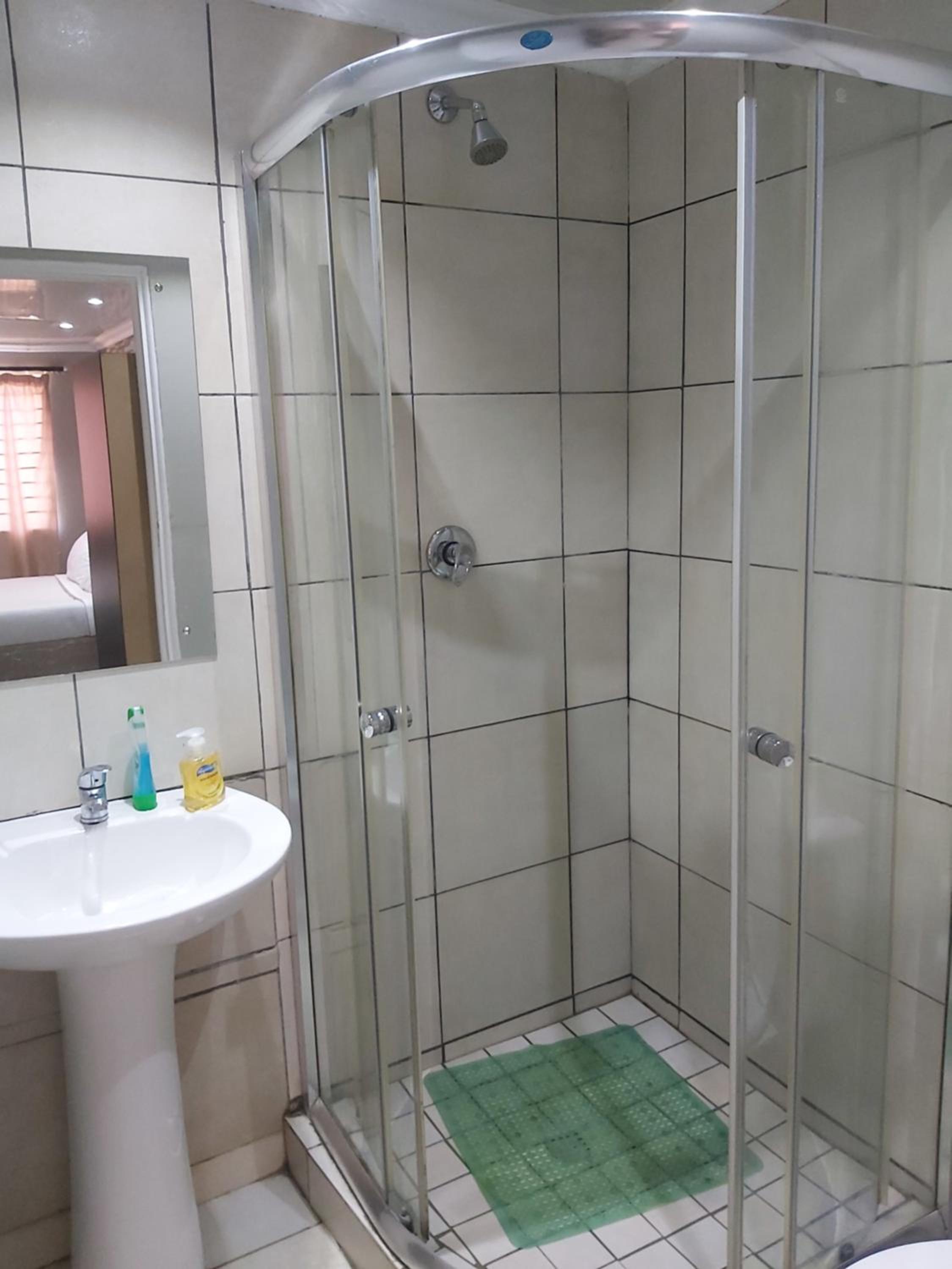 Double Room - Photo 8