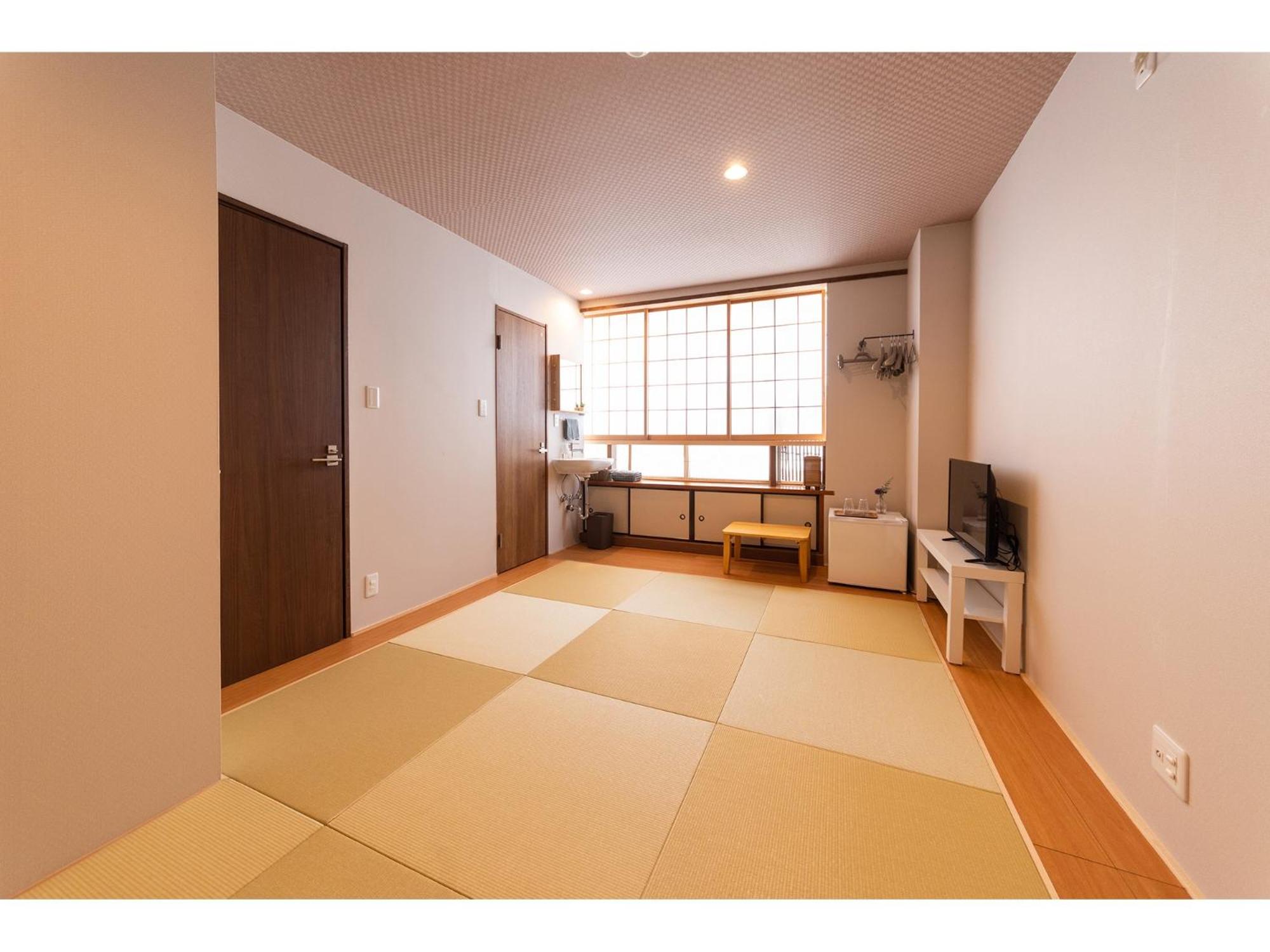 Japanese-Style Room with Toilet photo 3