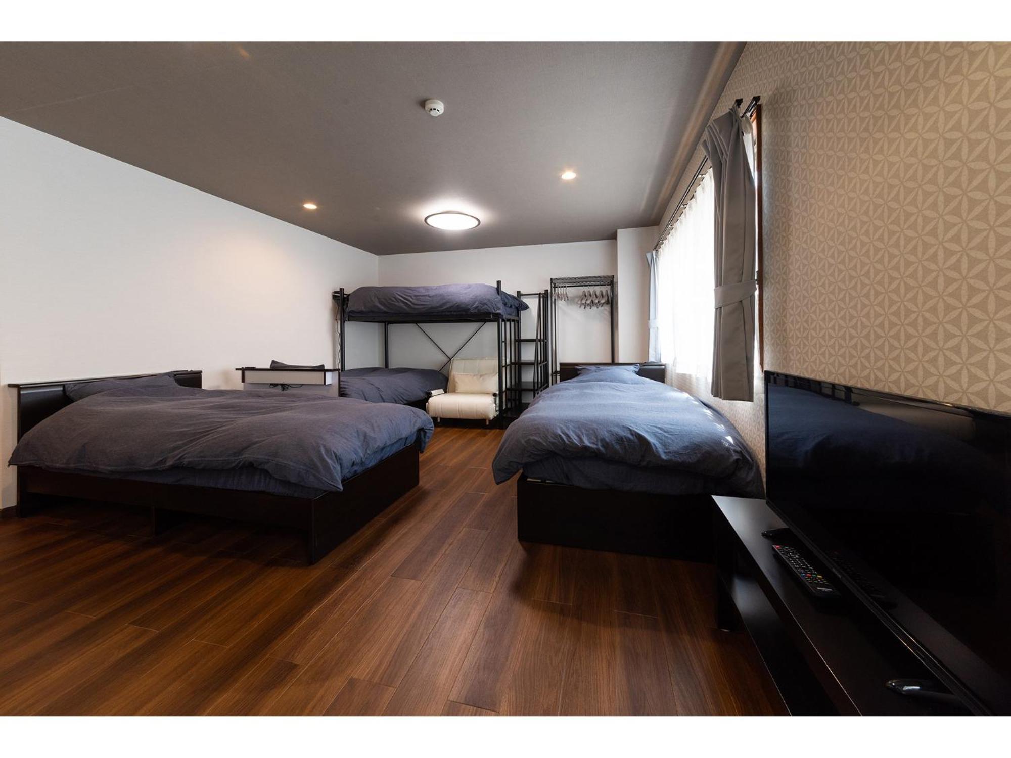 Family Room with Private Bathroom photo 1