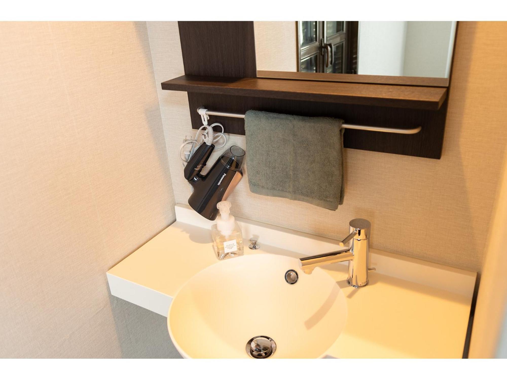 Twin Room with Shared Bathroom photo 2