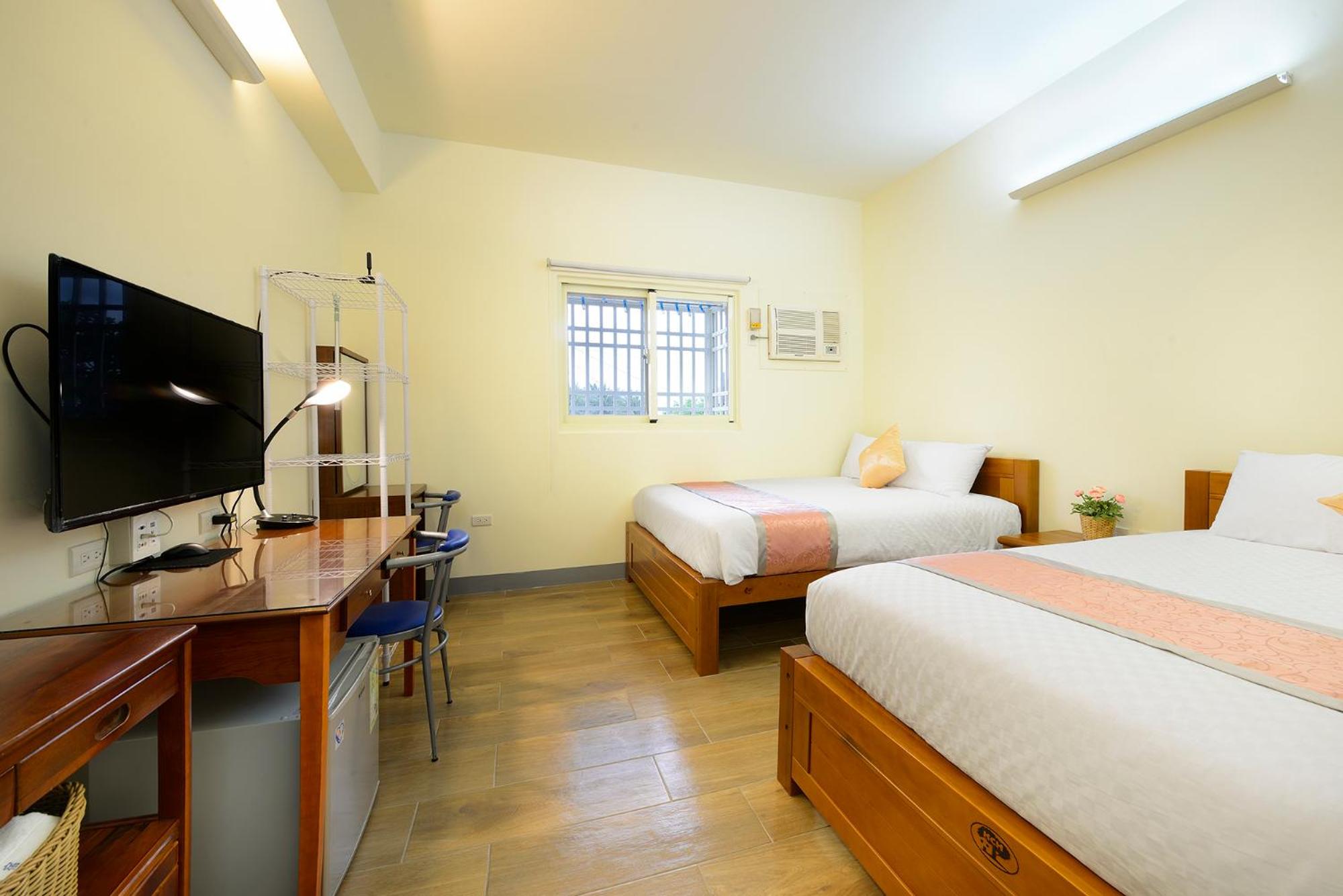 Quadruple Room with Mountain View photo 3
