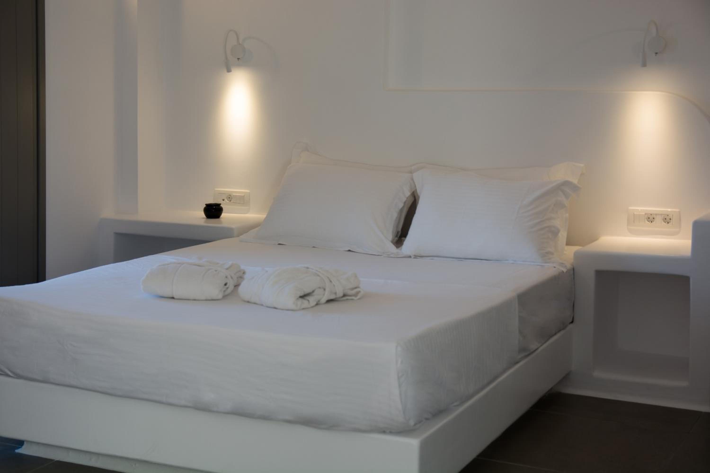Suite with Private Pool - Photo 25