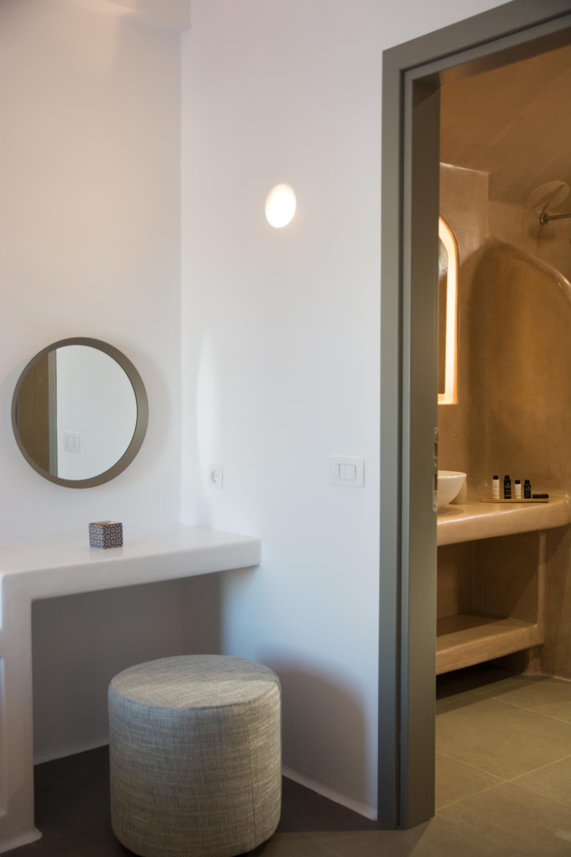 Suite with Private Pool - Photo 30