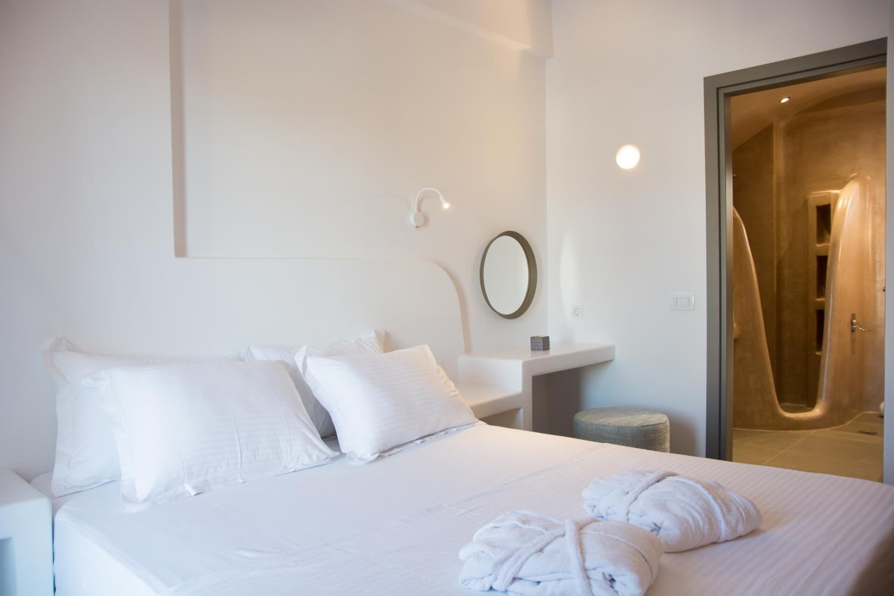 Suite with Private Pool - Photo 28