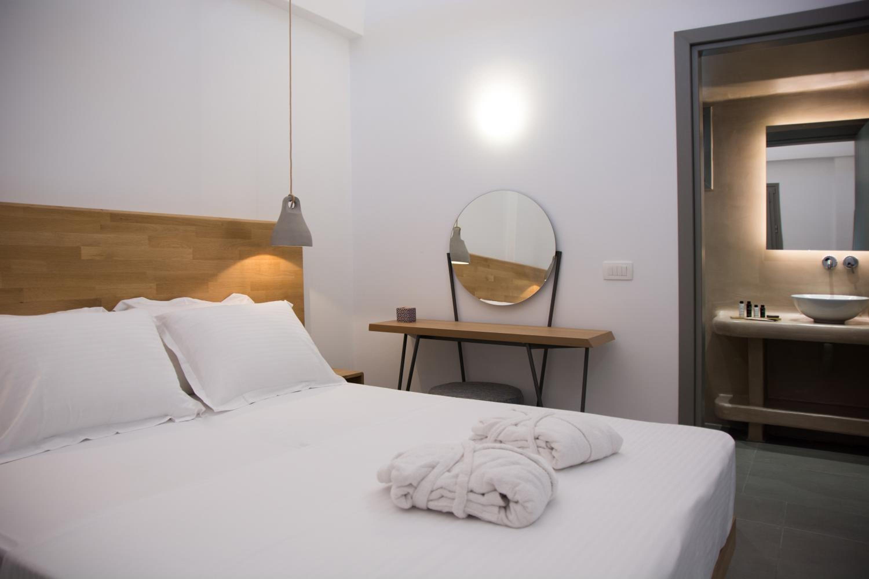 Double or Twin Room without pool access - Photo 29