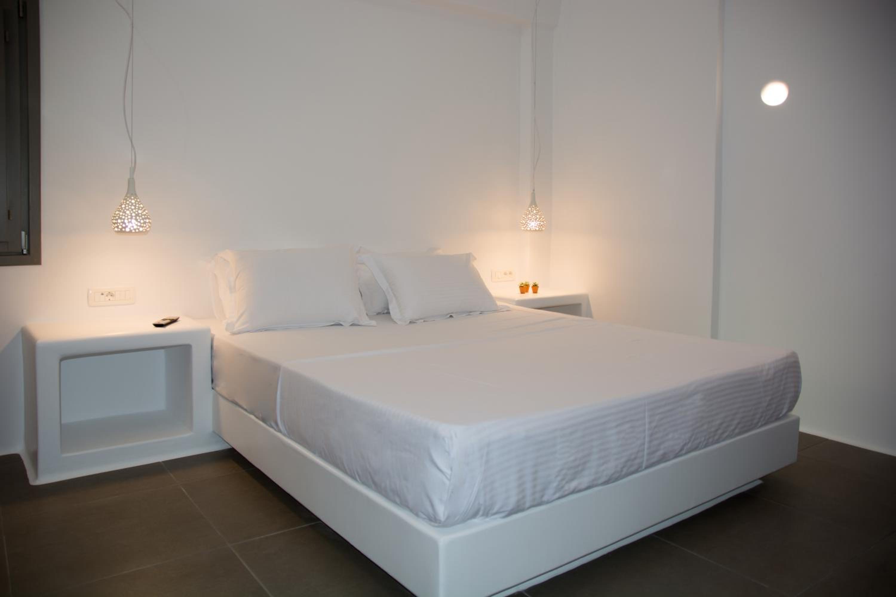 Suite with Hot Tub - Photo 22