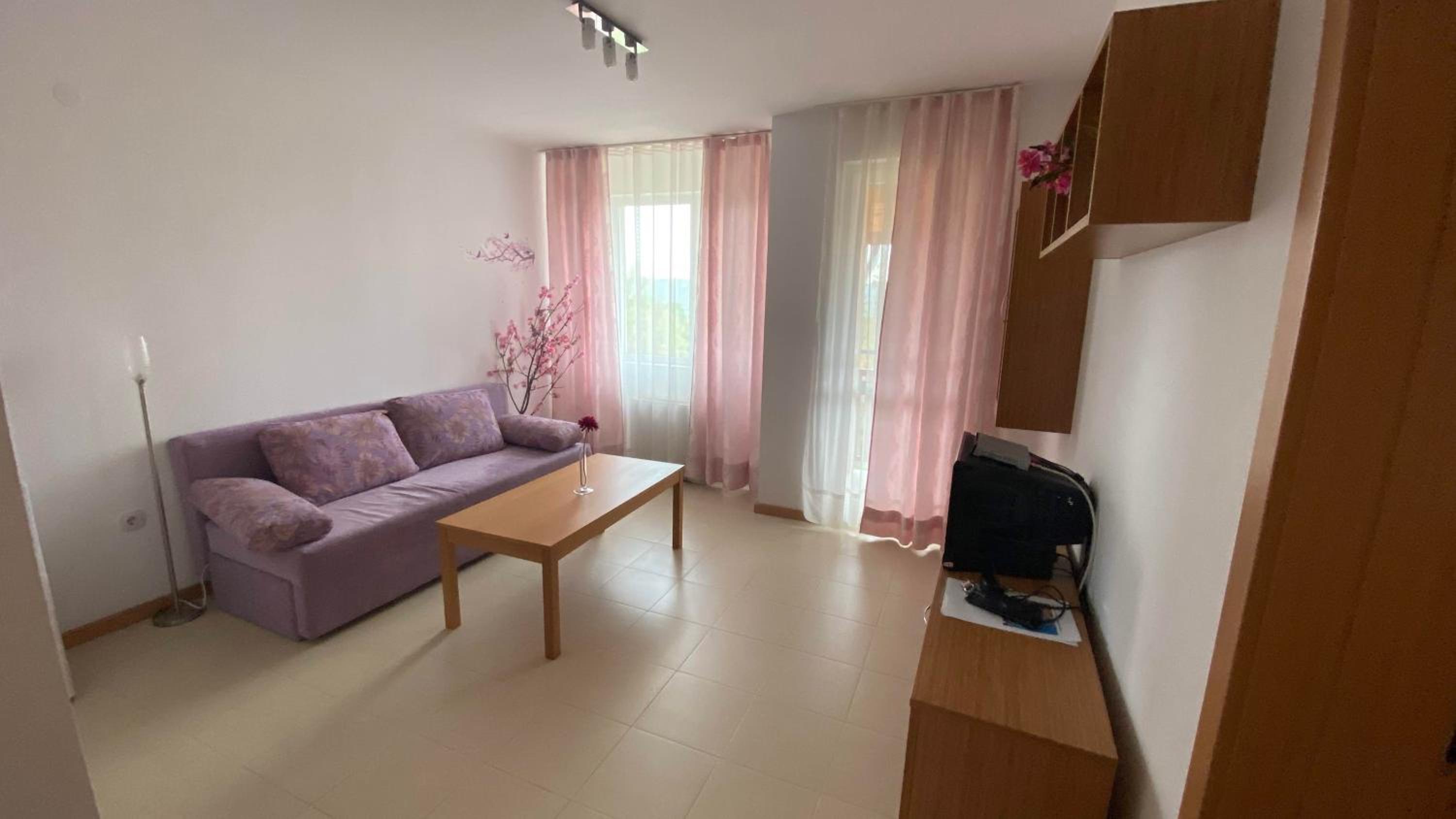 One-Bedroom Suite with Balcony photo 2