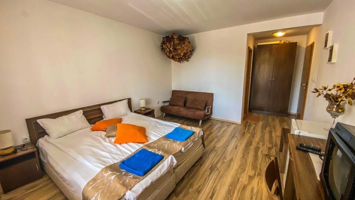 Twin Room with Balcony photo 3