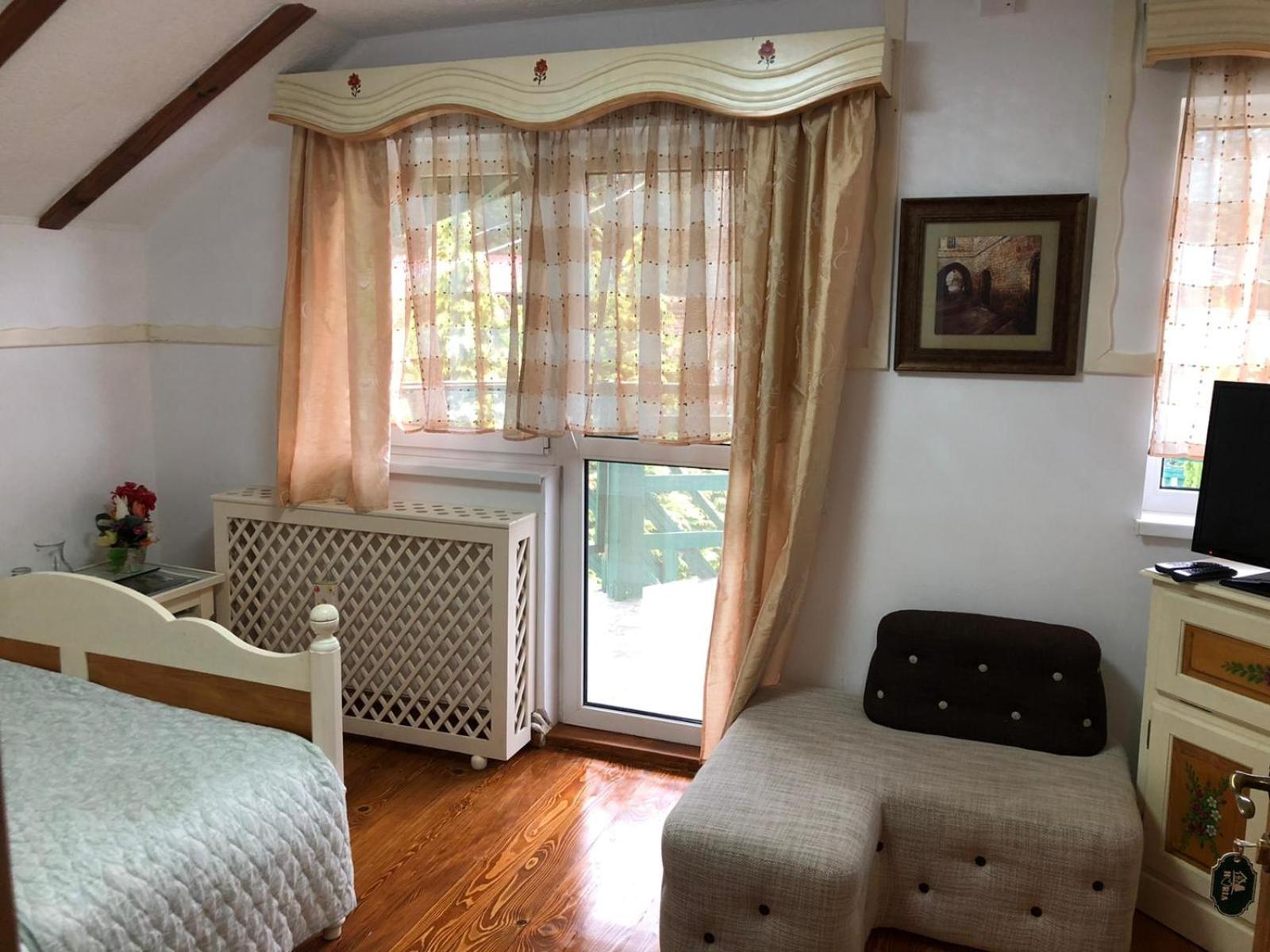Standard Double Room with Shared Bathroom photo 1