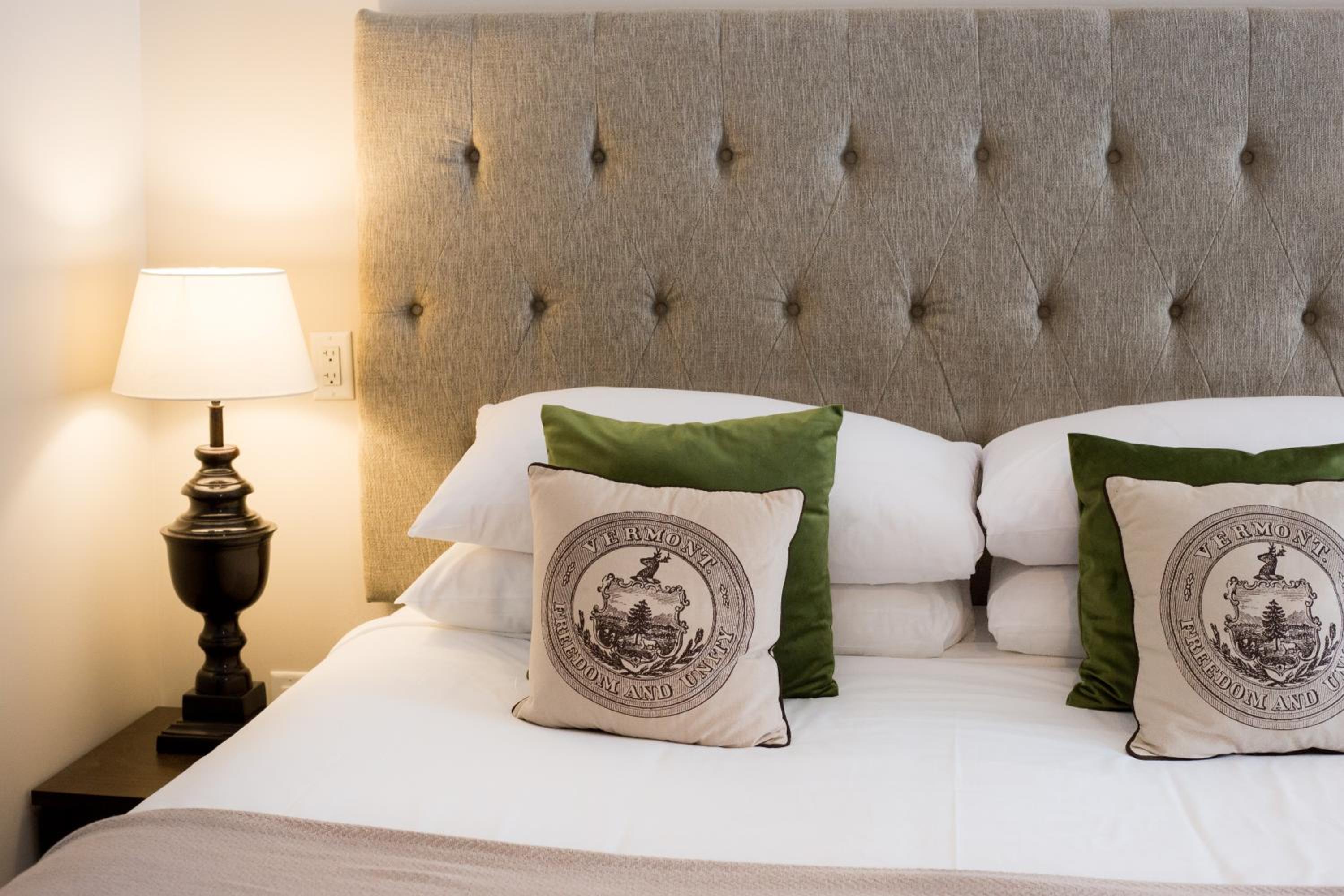 Pond Ridge King Room 