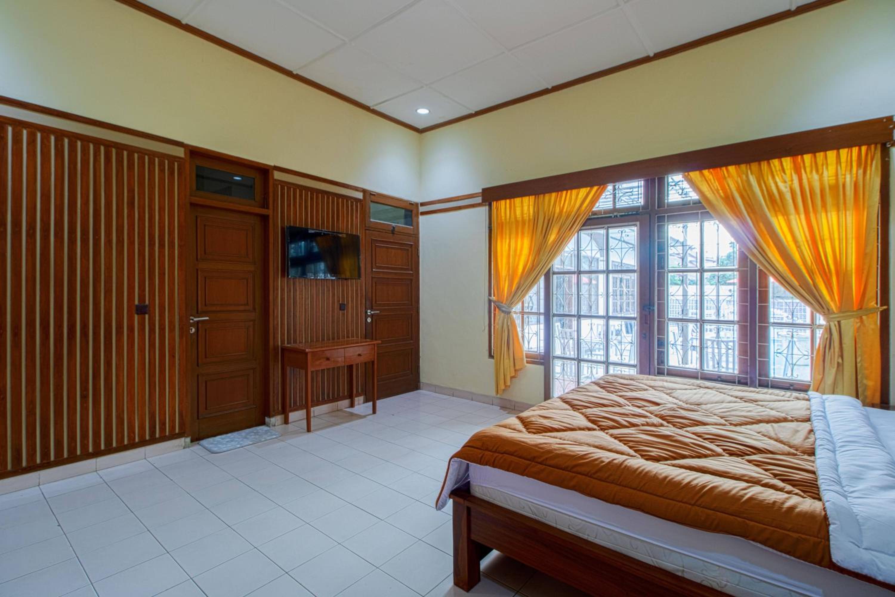 Deluxe King Room - Photo 1