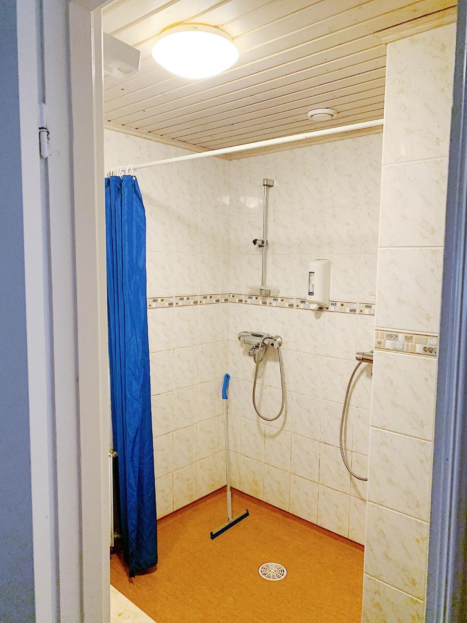 Twin Room with Shared Bathroom - Pets Not Allowed photo 3
